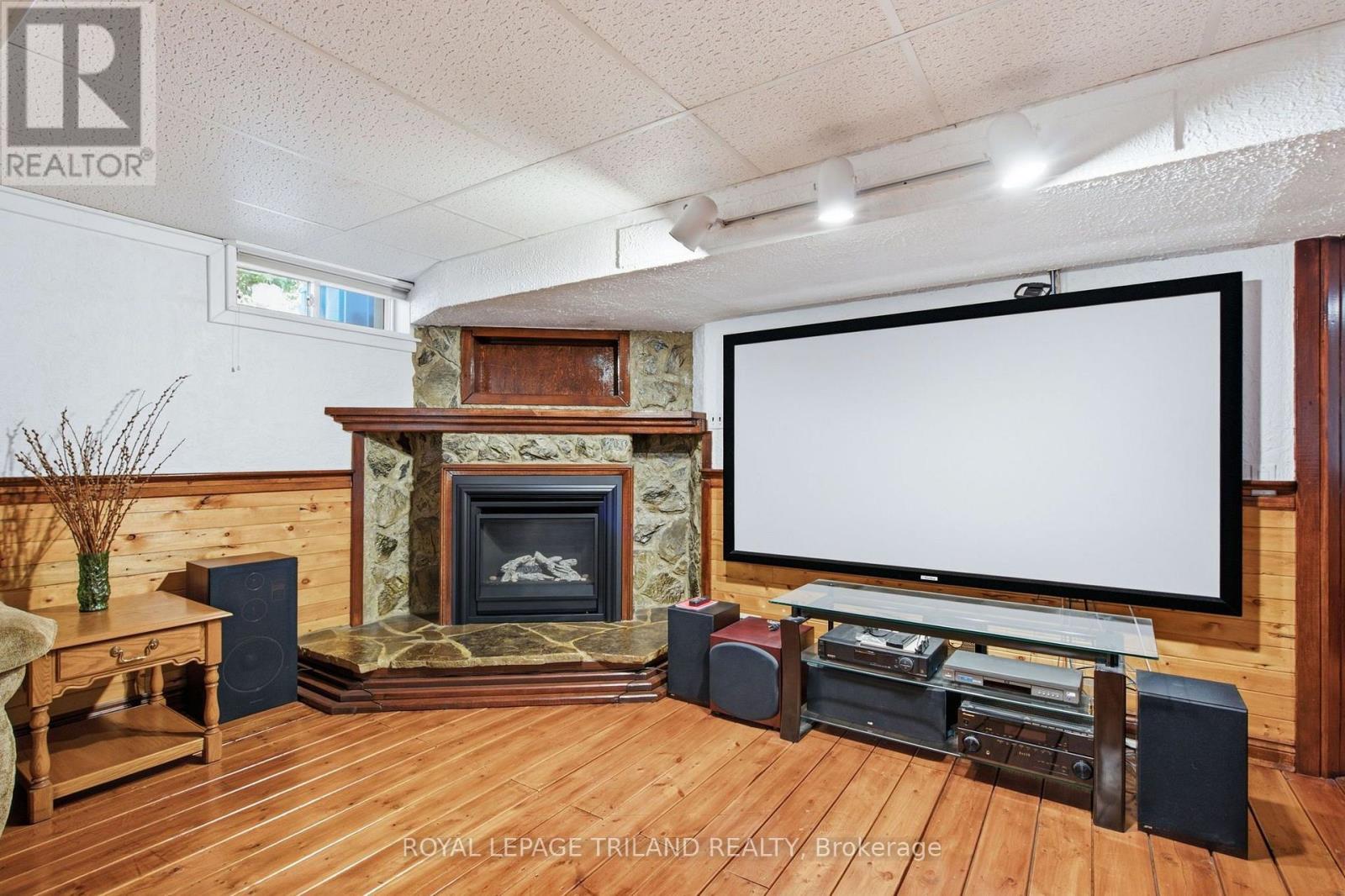 12 SHEPHERD AVENUE - 28