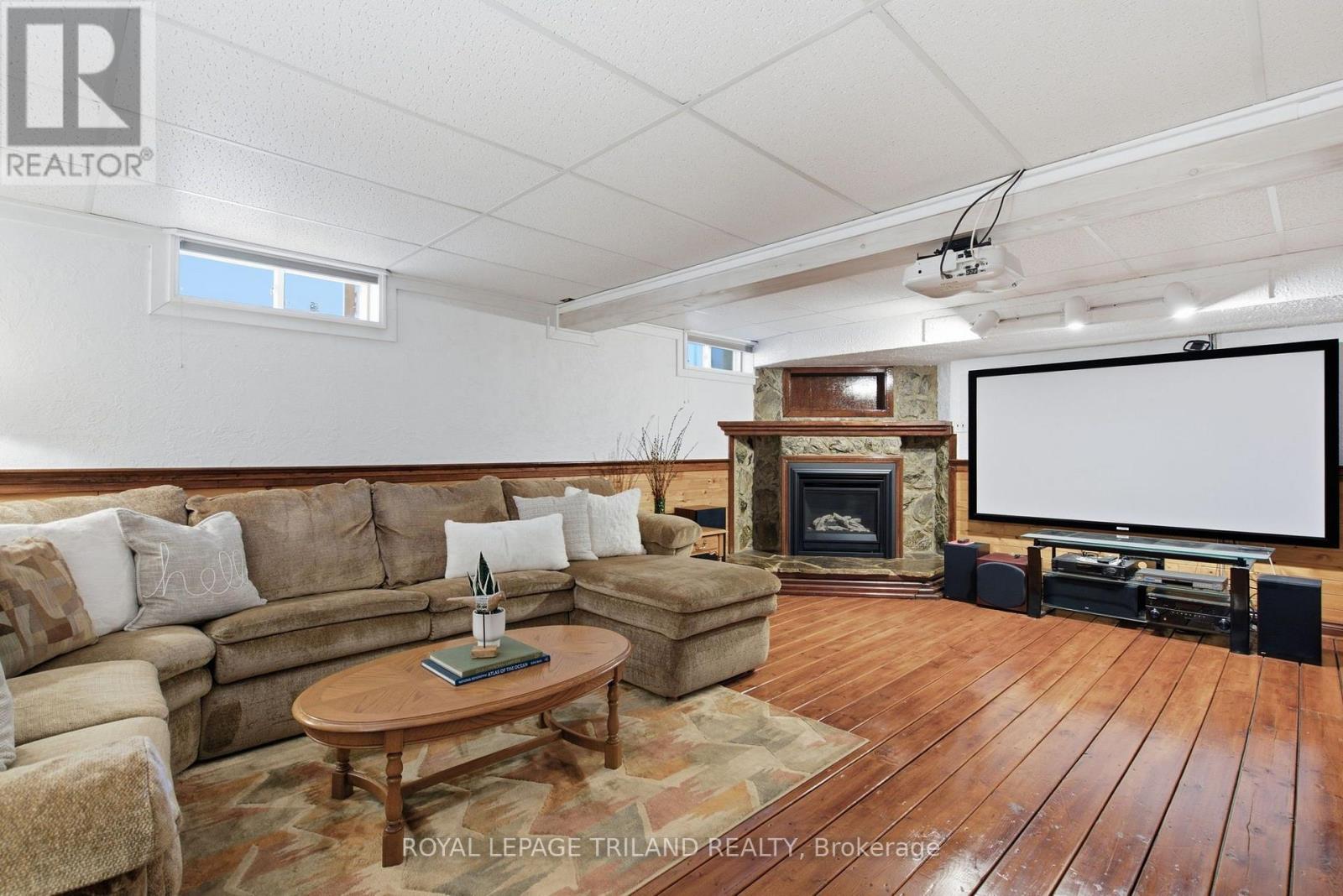 12 SHEPHERD AVENUE - 30