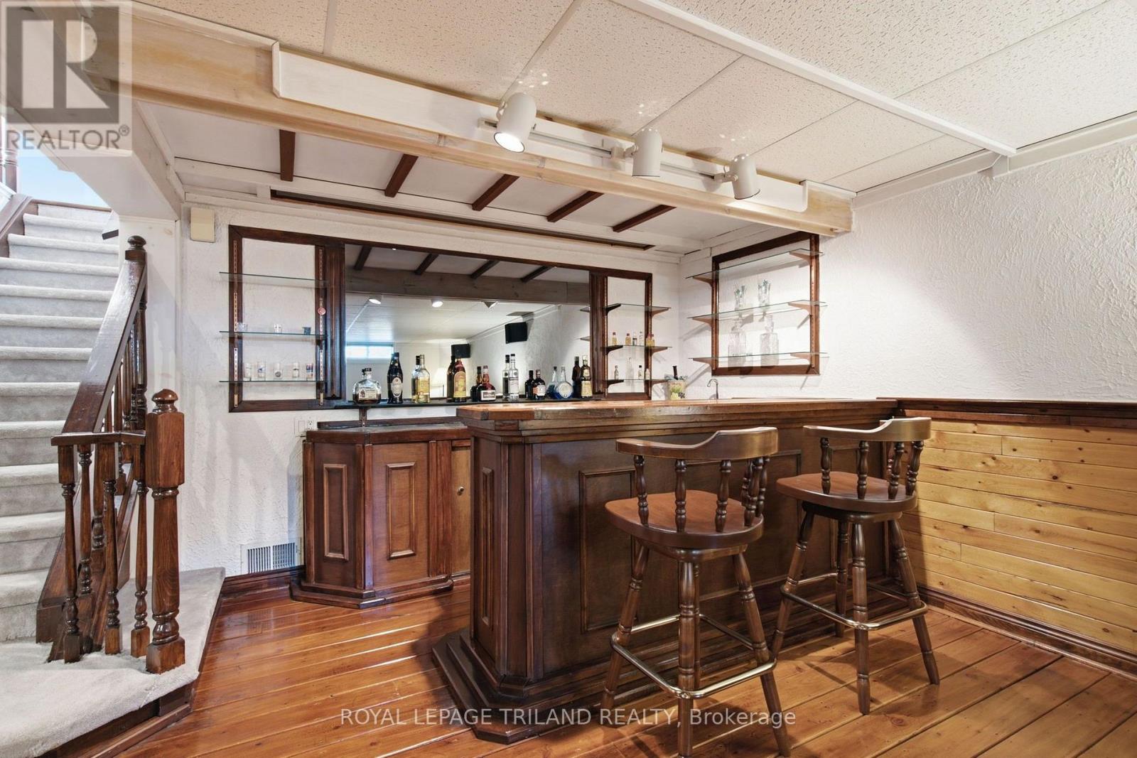 12 SHEPHERD AVENUE - 31