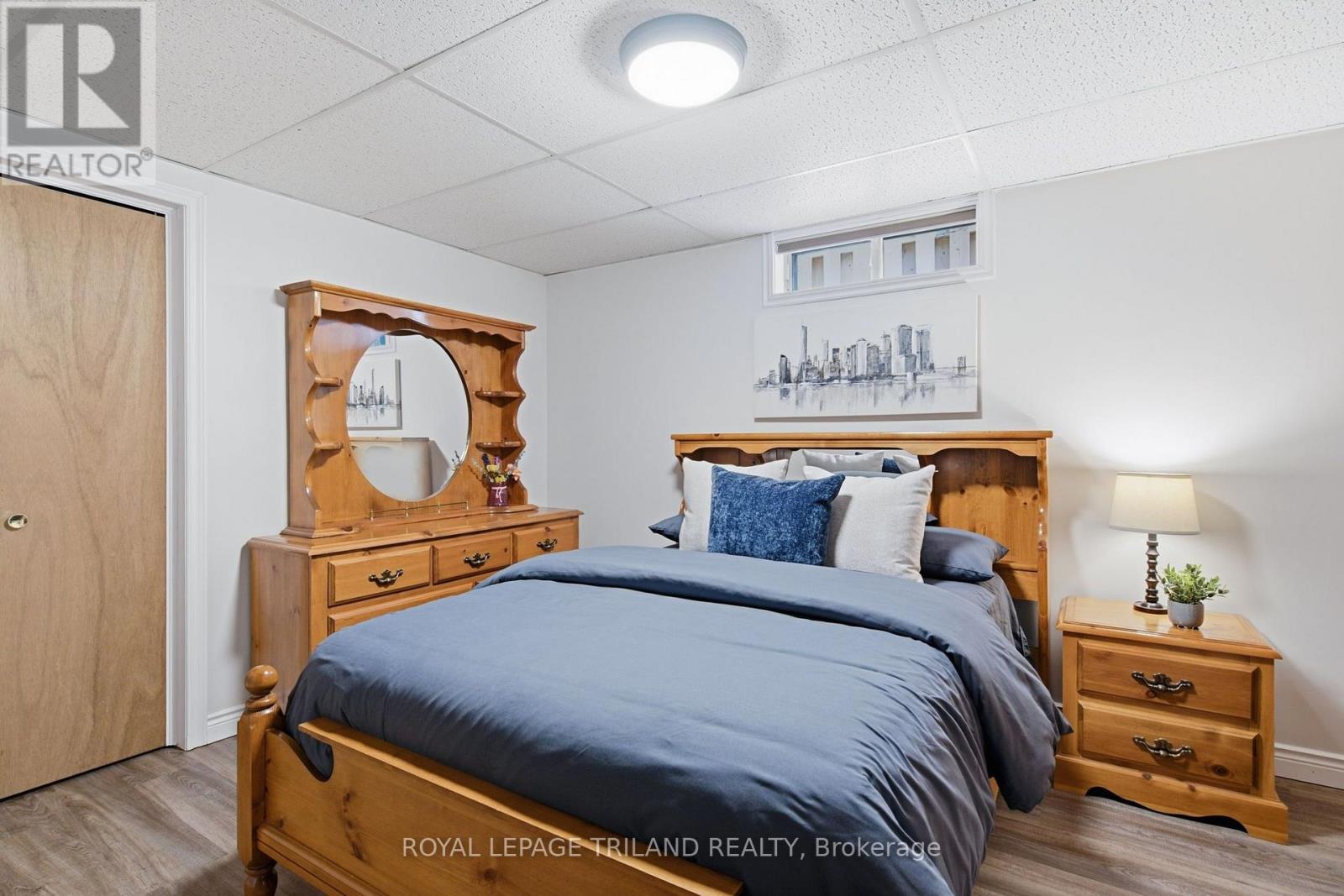 12 SHEPHERD AVENUE - 33