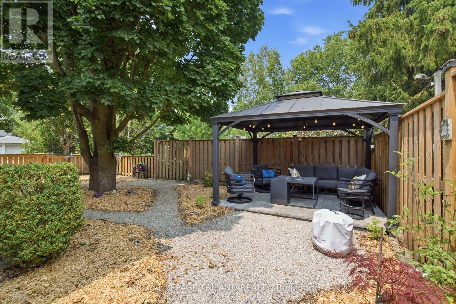12 SHEPHERD AVENUE - 36