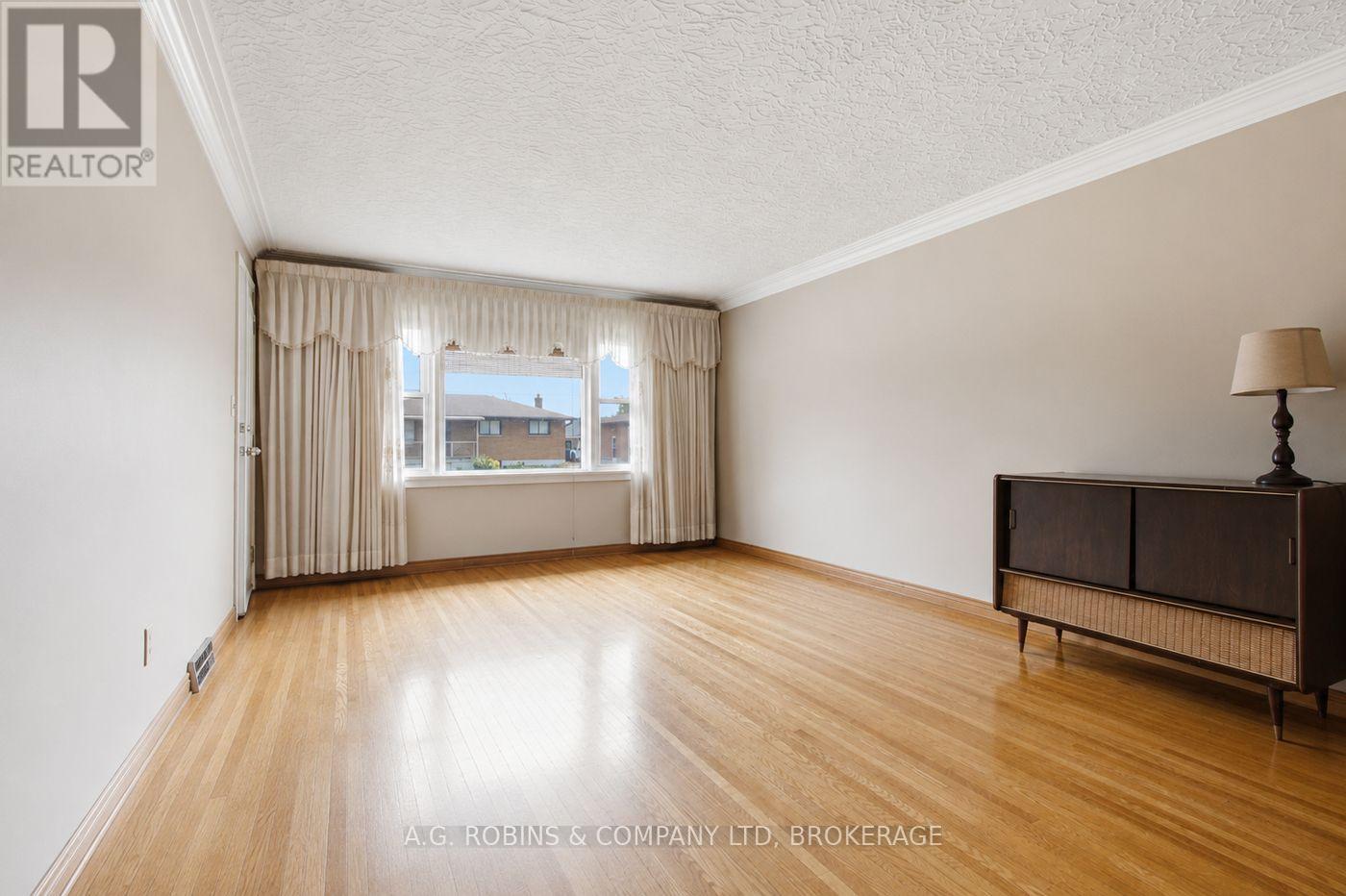 140 CLASSIC AVENUE - Image 12