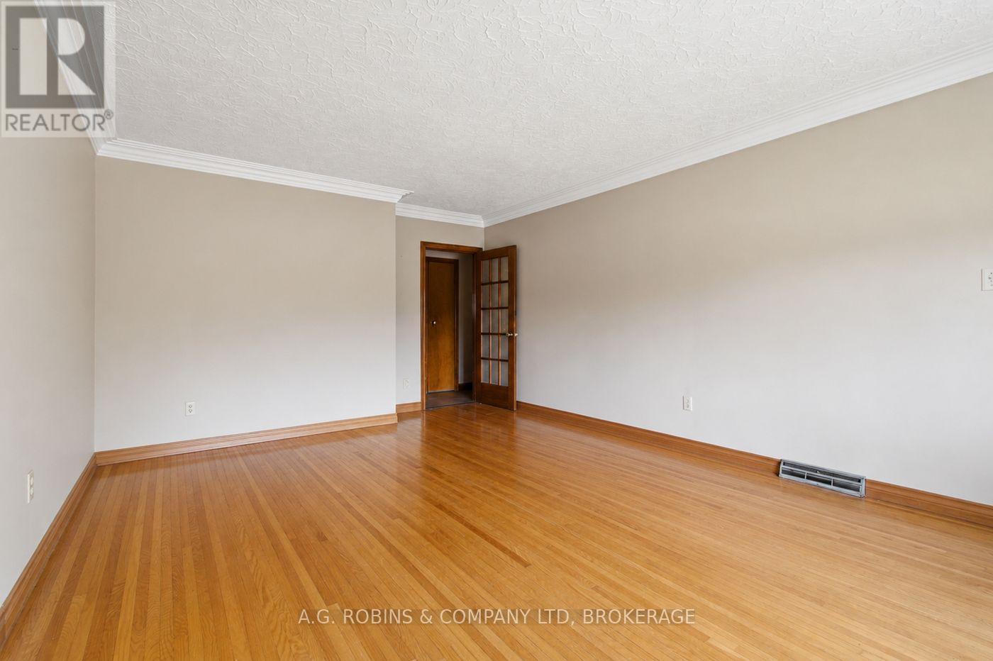 140 CLASSIC AVENUE - Image 13