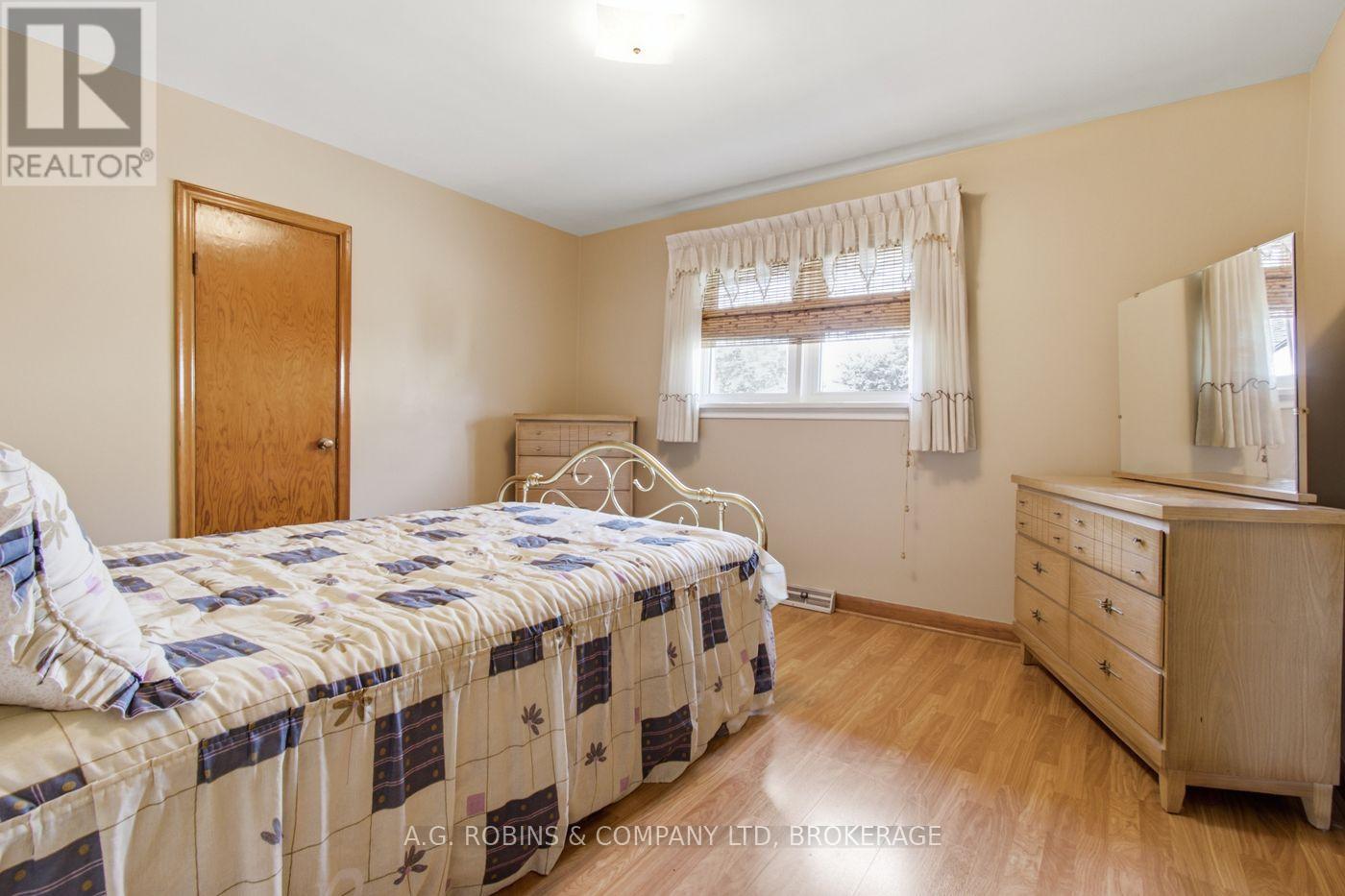 140 CLASSIC AVENUE - Image 14