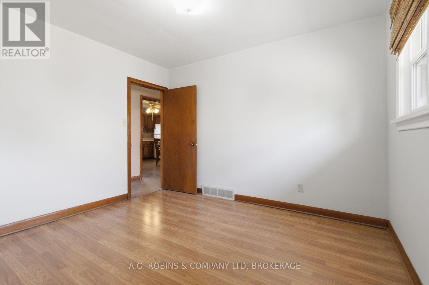 140 CLASSIC AVENUE - Image 17