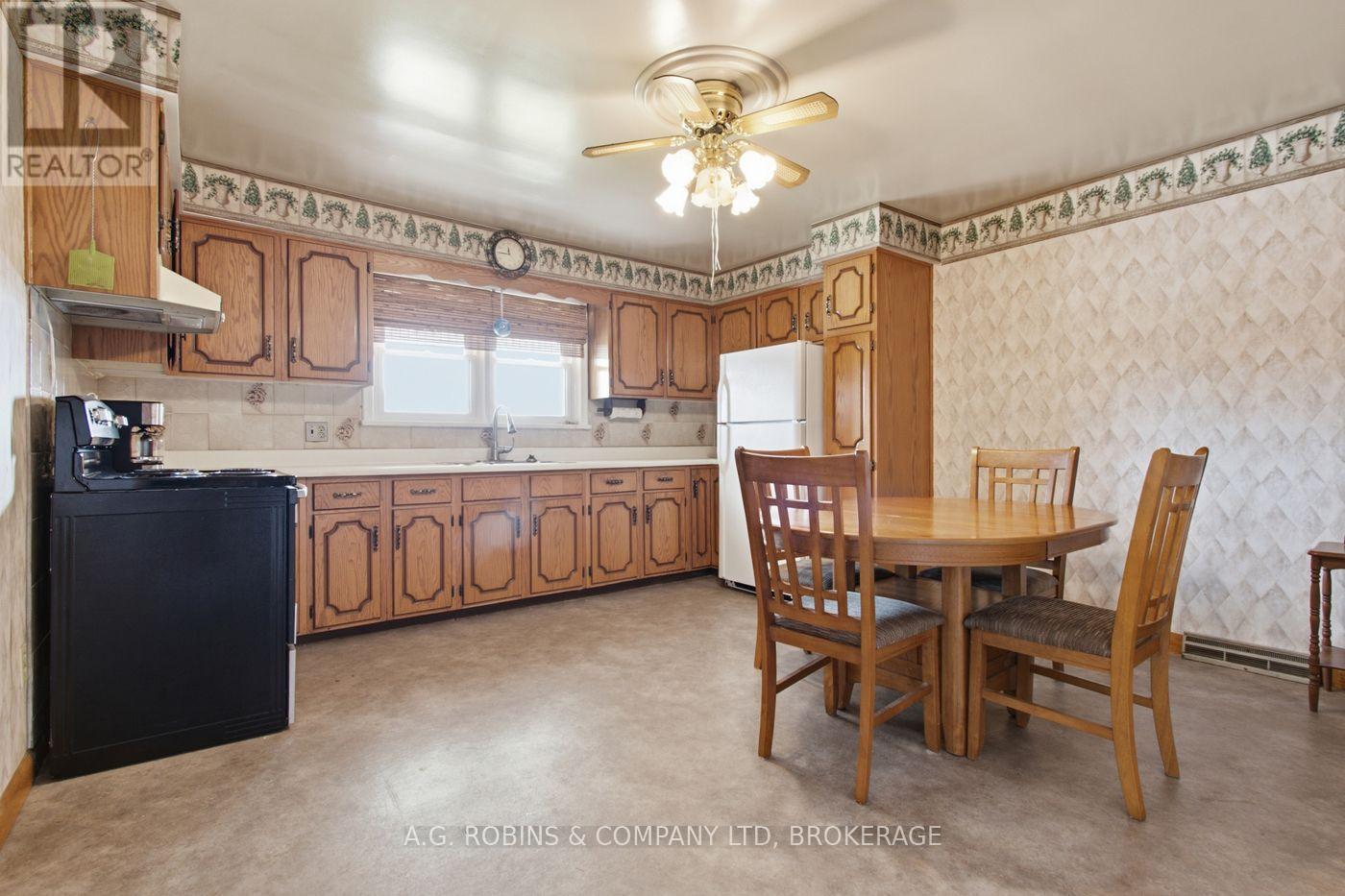 140 CLASSIC AVENUE - Image 19