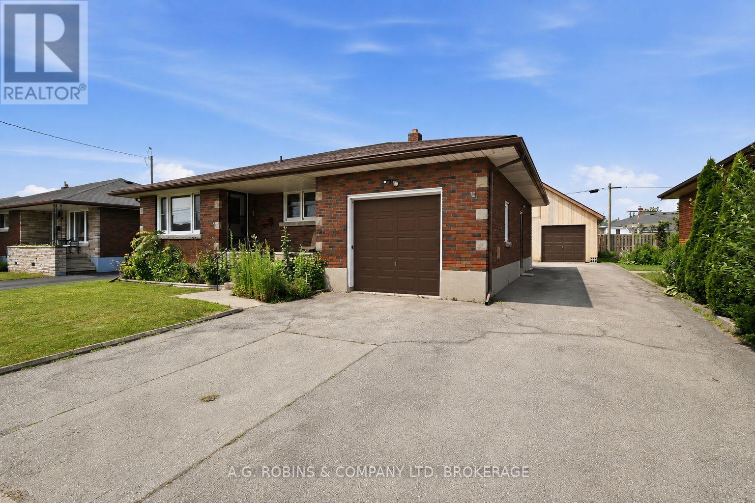140 CLASSIC AVENUE - Image 2