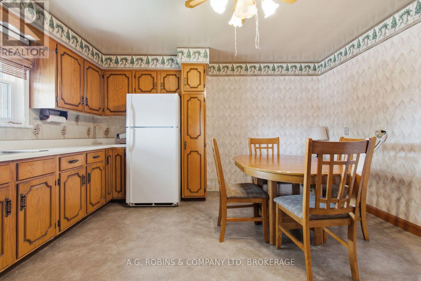 140 CLASSIC AVENUE - Image 20