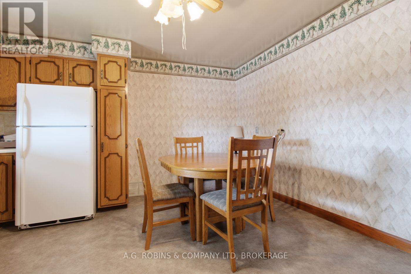140 CLASSIC AVENUE - Image 23