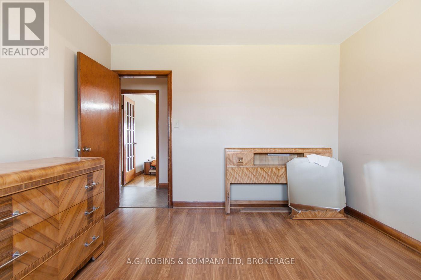 140 CLASSIC AVENUE - Image 24