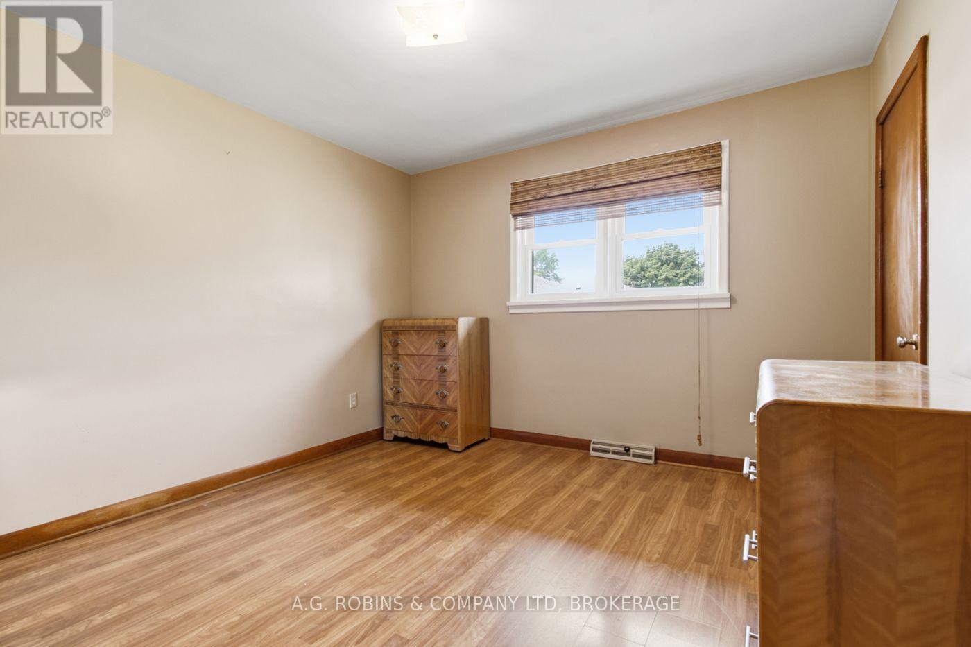 140 CLASSIC AVENUE - Image 25
