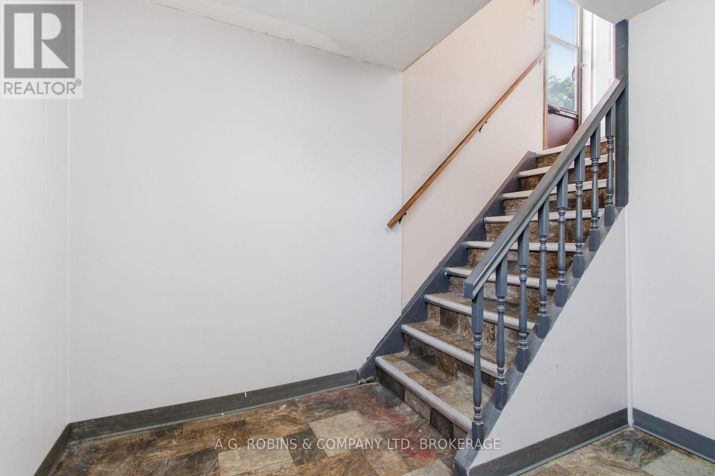 140 CLASSIC AVENUE - Image 29
