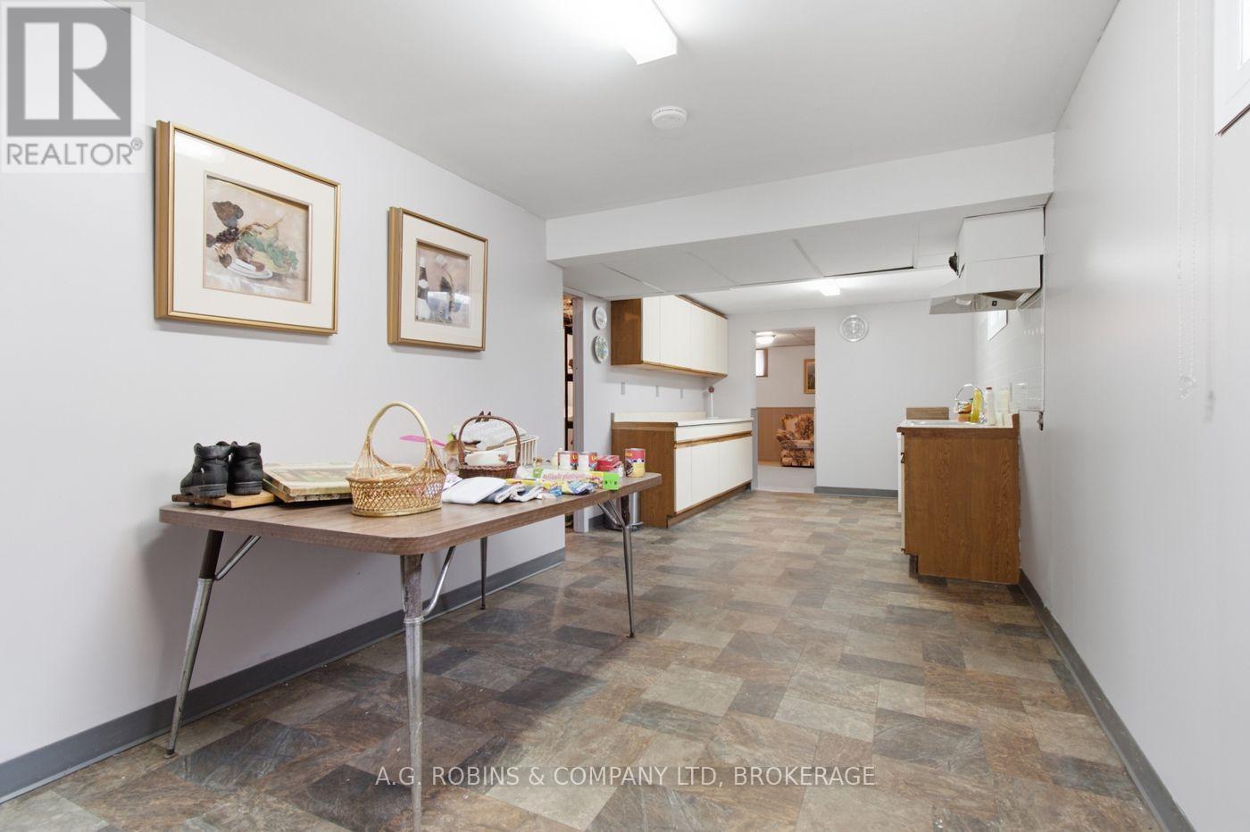 140 CLASSIC AVENUE - Image 30