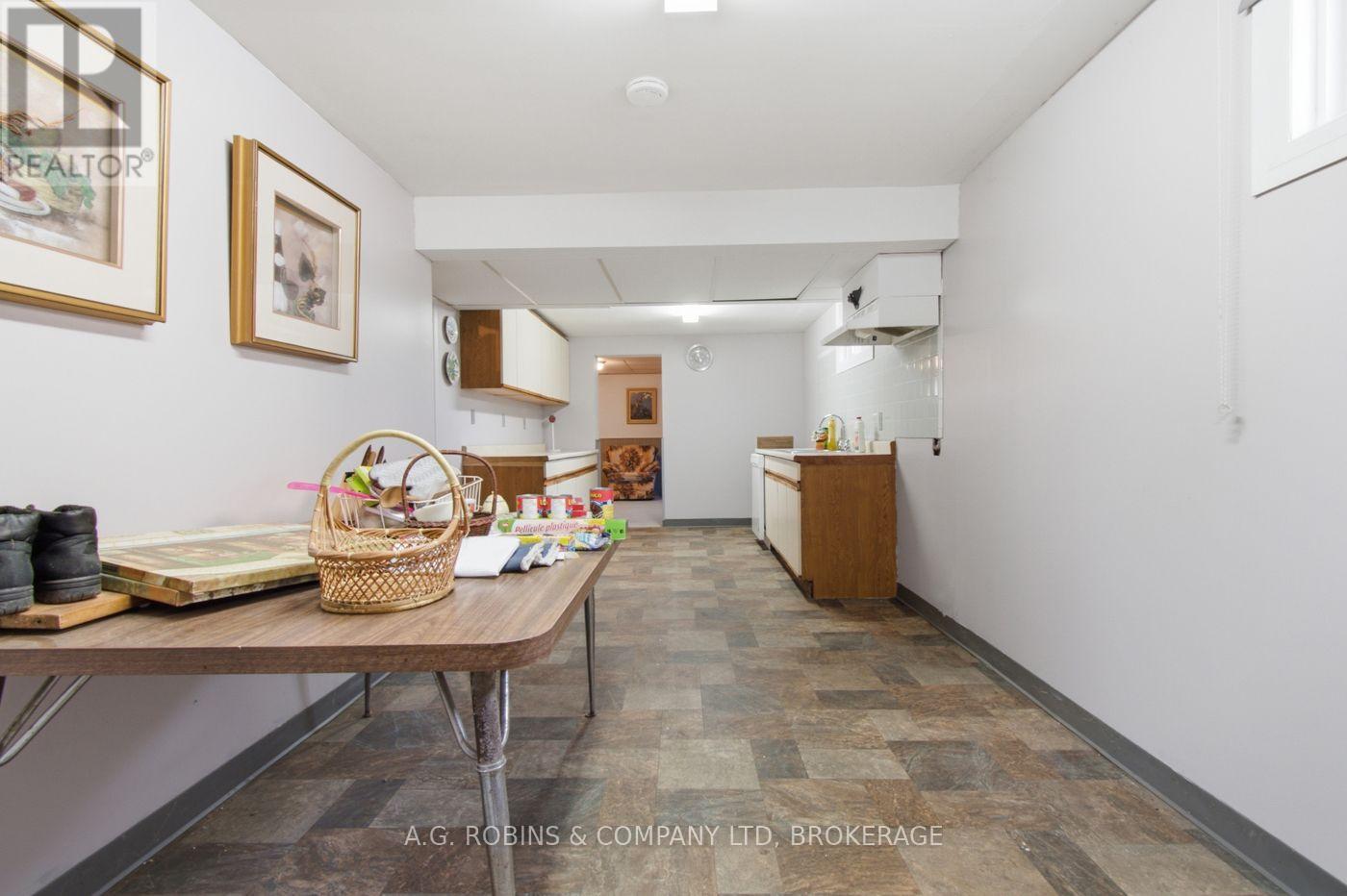 140 CLASSIC AVENUE - Image 31