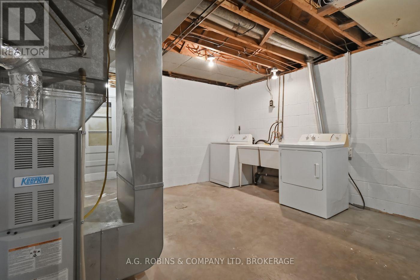 140 CLASSIC AVENUE - Image 32