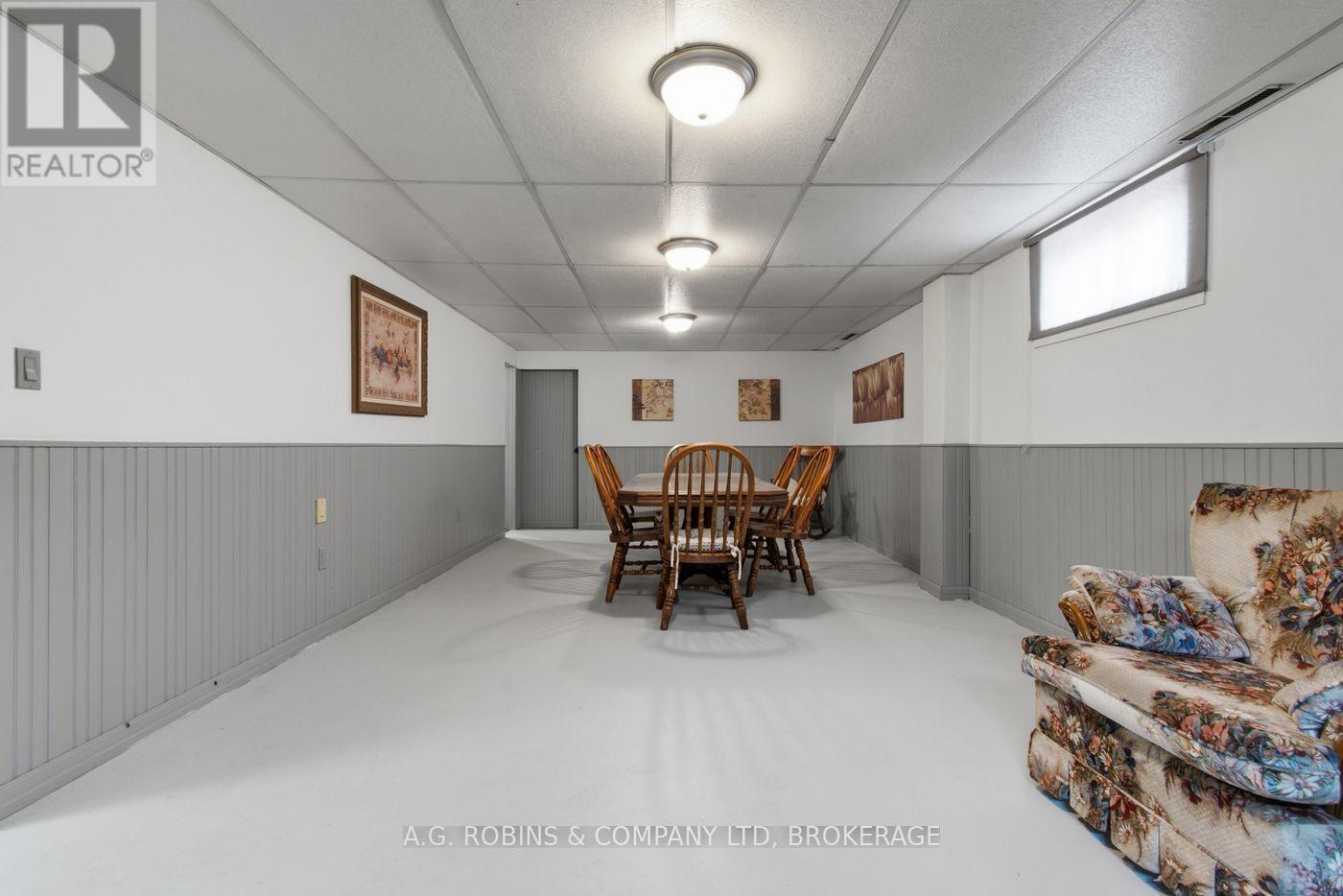 140 CLASSIC AVENUE - Image 35