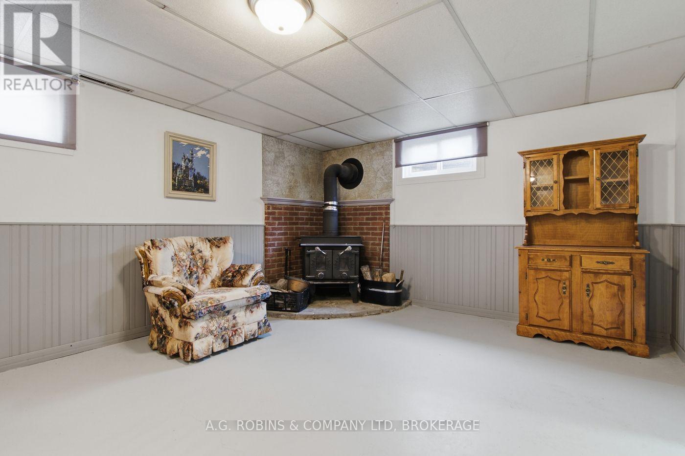 140 CLASSIC AVENUE - Image 36