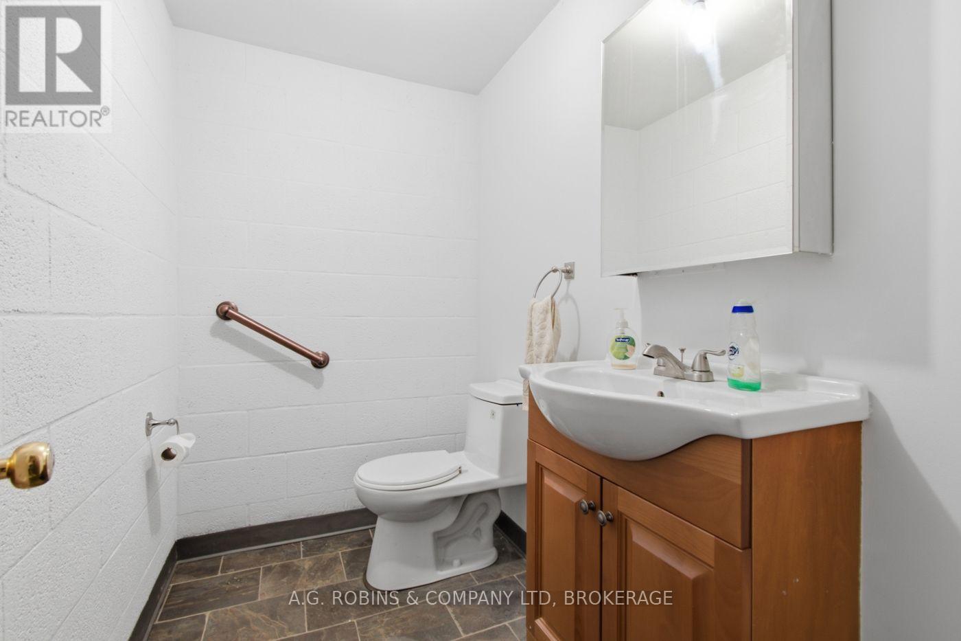 140 CLASSIC AVENUE - Image 37
