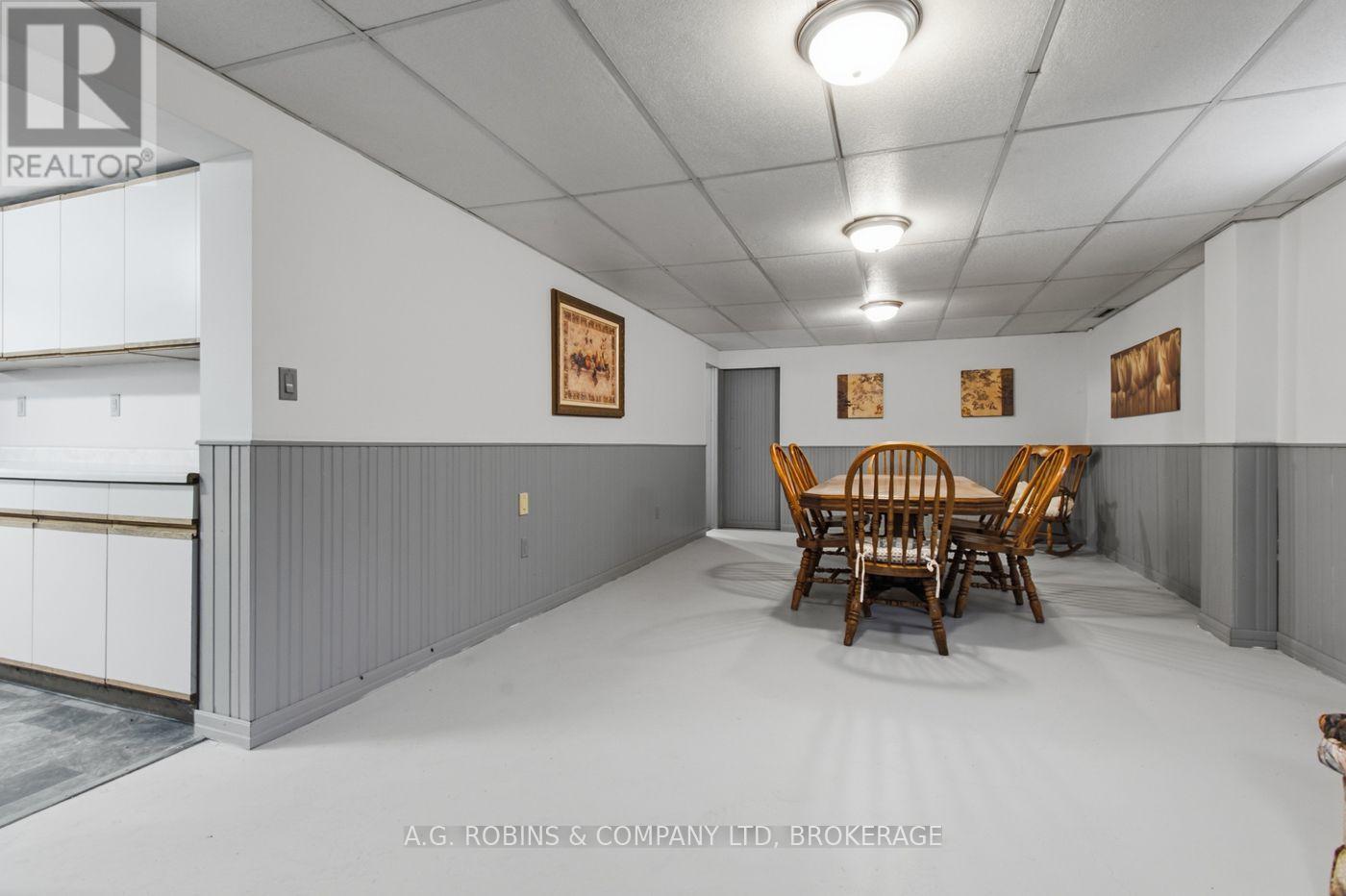140 CLASSIC AVENUE - Image 39