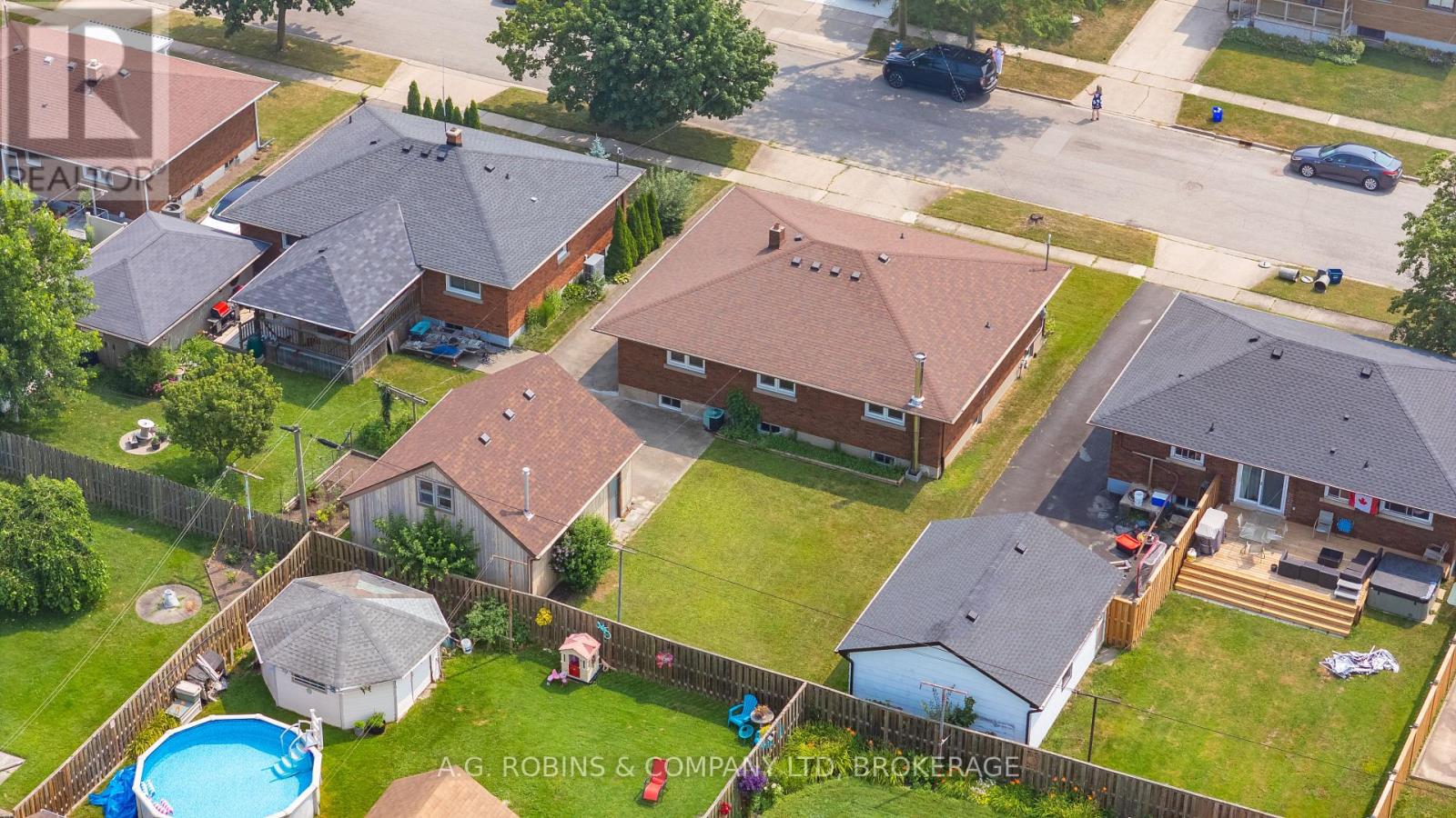 140 CLASSIC AVENUE - Image 4