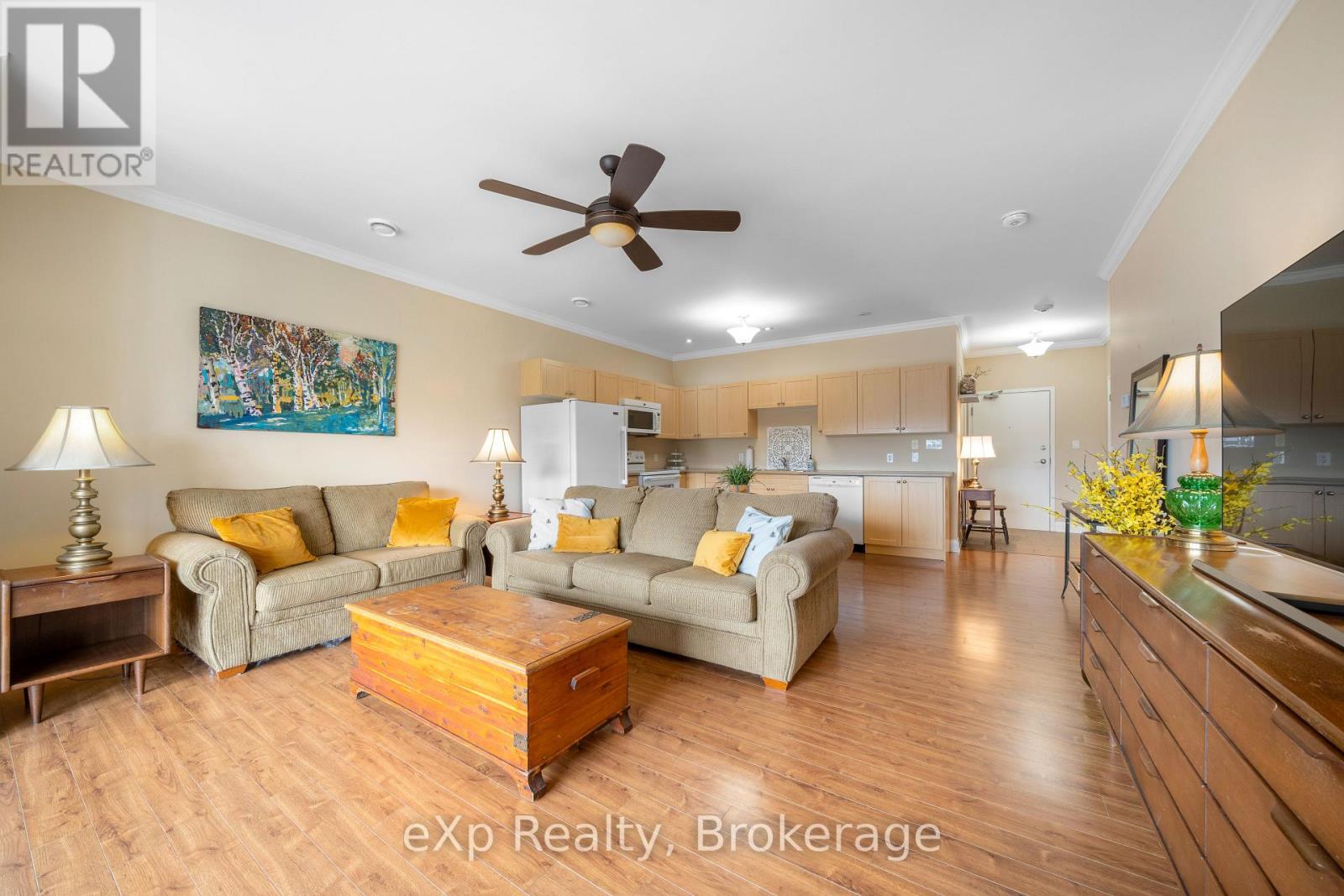 #302 20A SILVER BIRCH COURT - 1