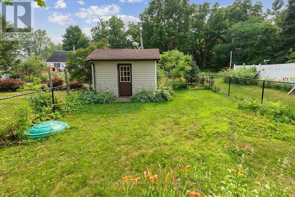 3 Bed, 2 Bath House for Sale in Perth – 86 BECKWITH STREET E, Perth – MLS# X13582478 - Image 11