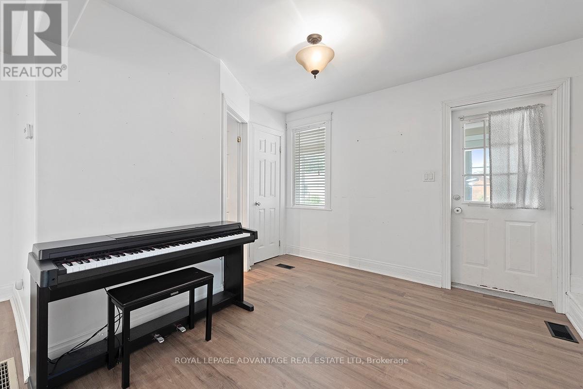 3 Bed, 2 Bath House for Sale in Perth – 86 BECKWITH STREET E, Perth – MLS# X13582478 - Image 15