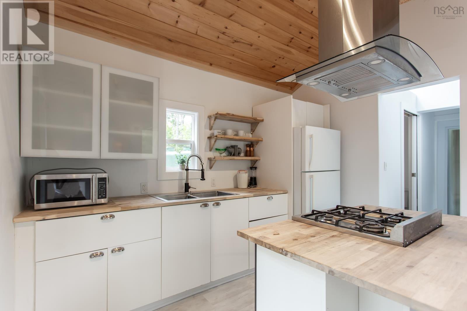 11085 Shore Road - 16