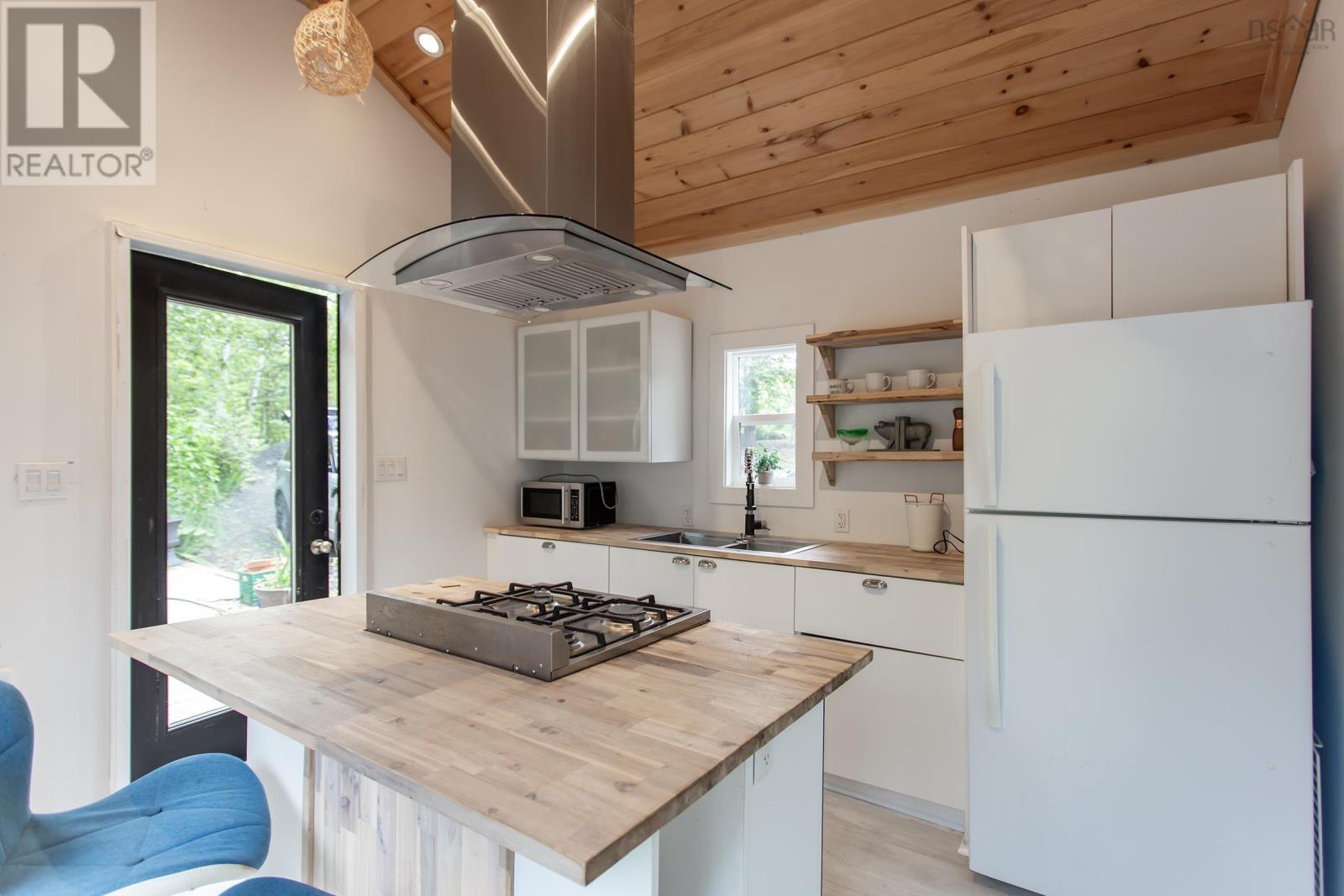 11085 Shore Road - 17