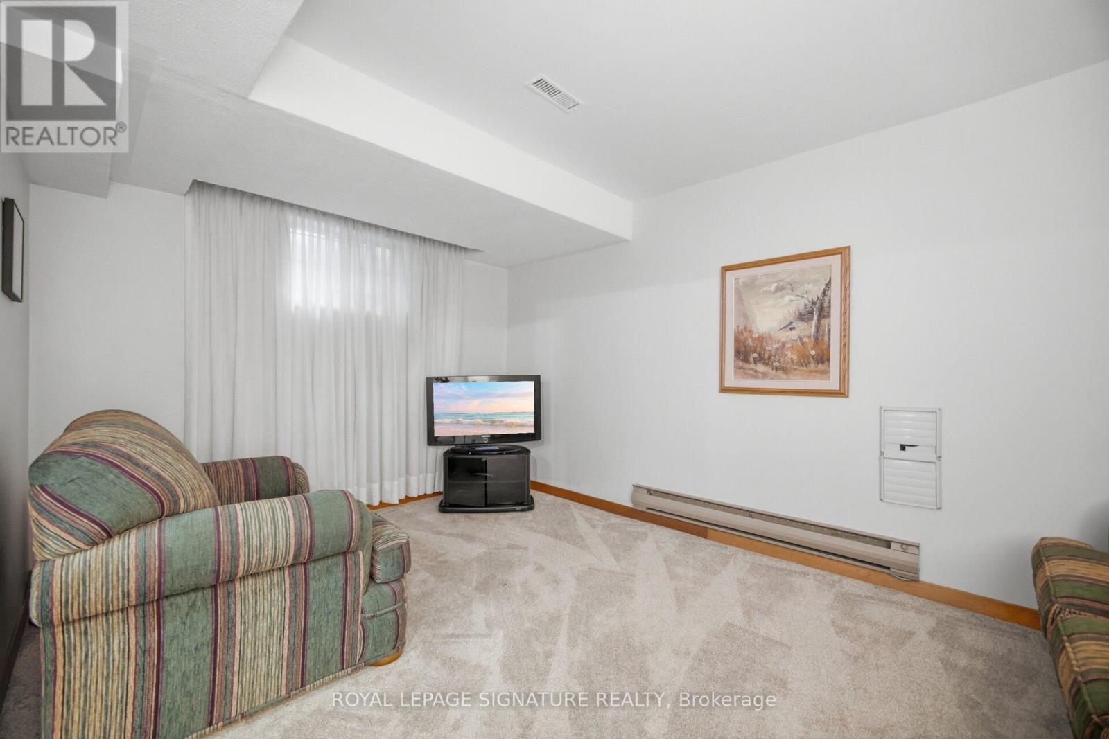 #42 4230 FIELDGATE DRIVE - 32