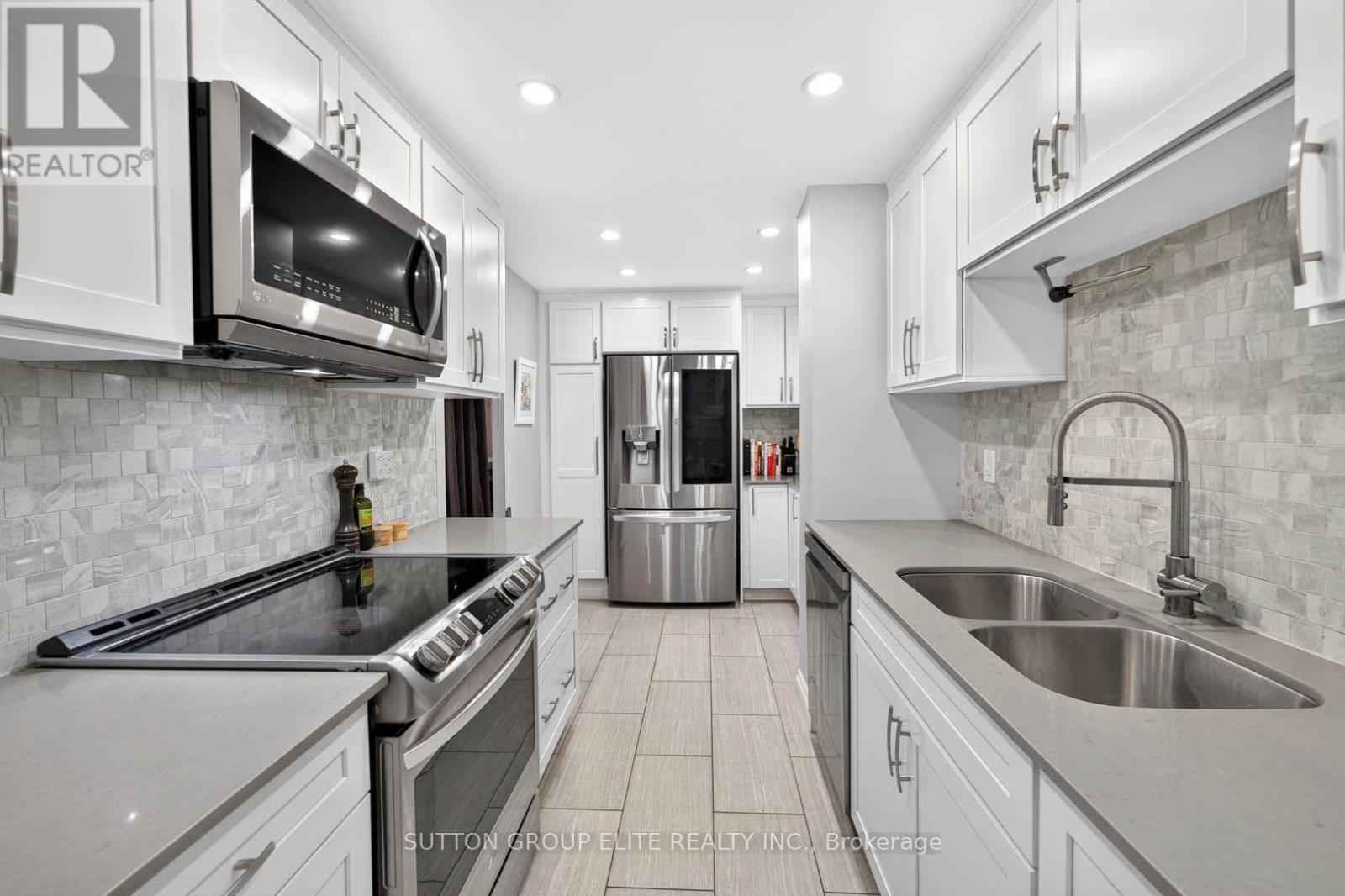 #2010 820 BURNHAMTHORPE ROAD - Image 12