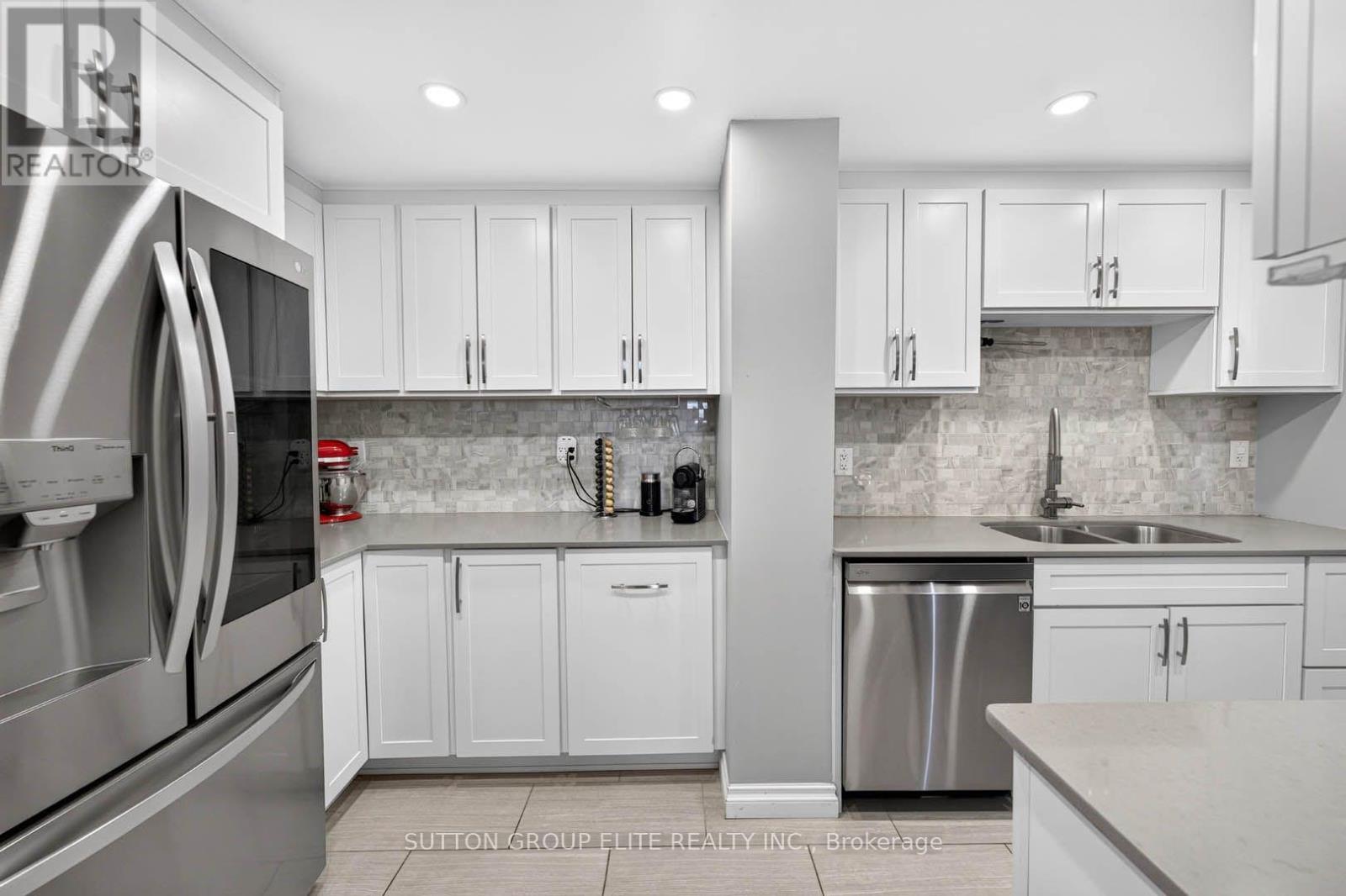 #2010 820 BURNHAMTHORPE ROAD - Image 14
