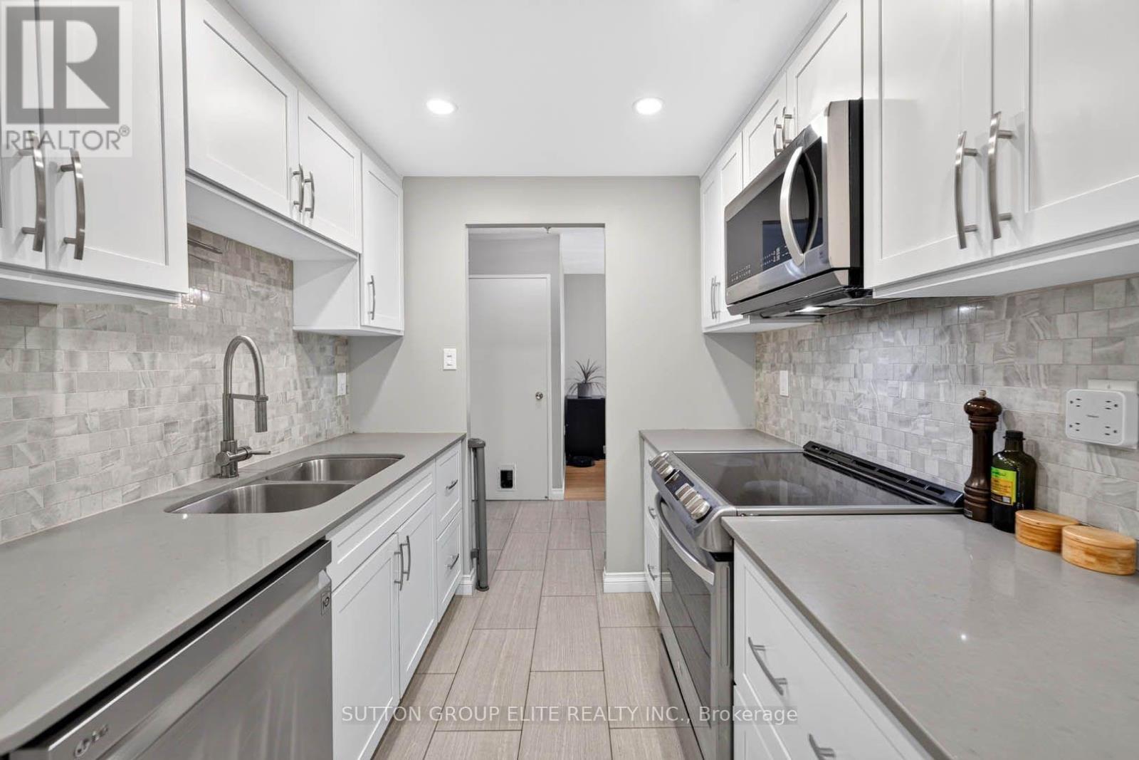 #2010 820 BURNHAMTHORPE ROAD - Image 15