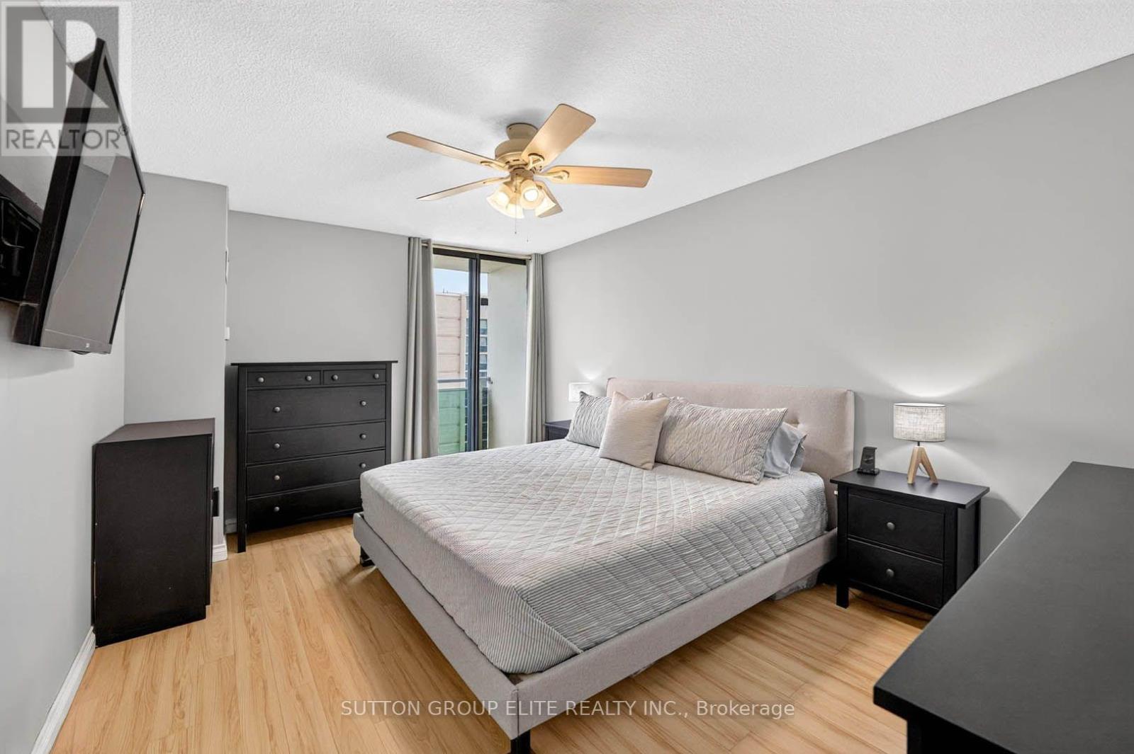 #2010 820 BURNHAMTHORPE ROAD - Image 17