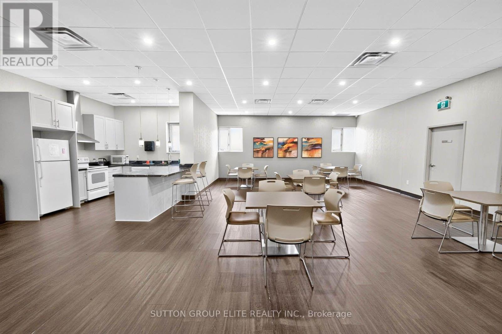 #2010 820 BURNHAMTHORPE ROAD - Image 34