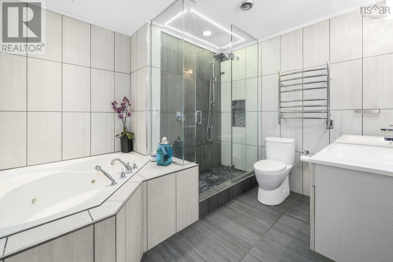 5 Confederation Avenue - 27