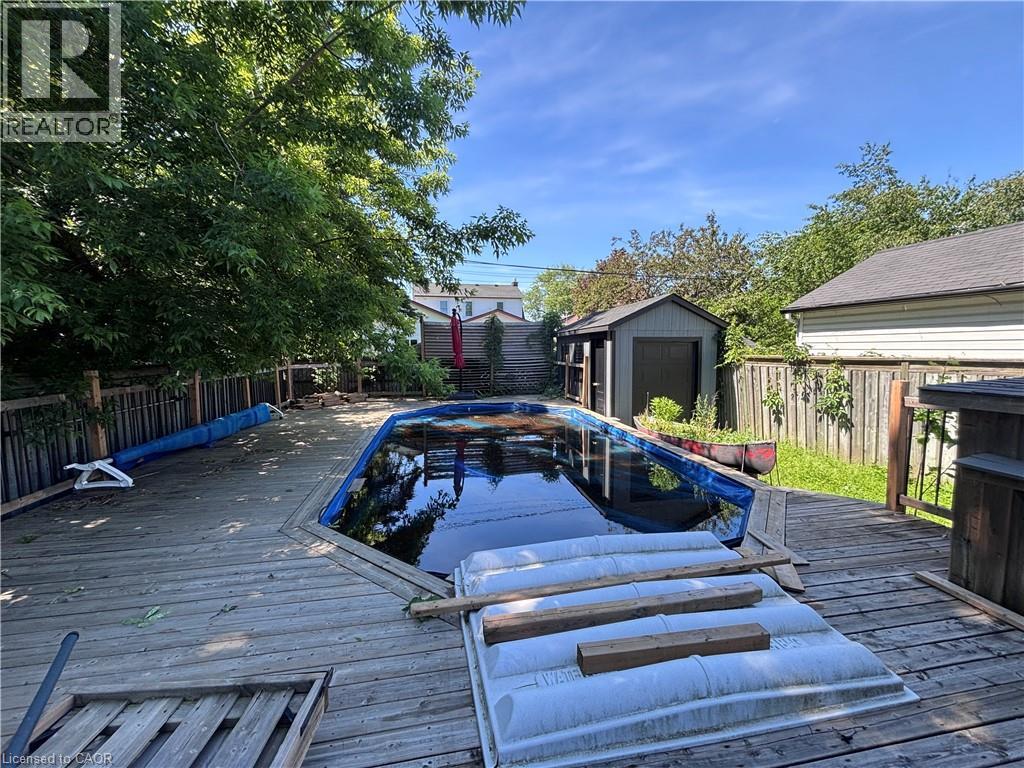 122 QUEENSDALE Avenue E - 23