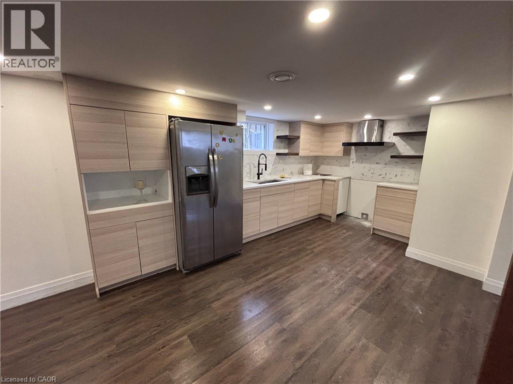 122 QUEENSDALE Avenue E - 17