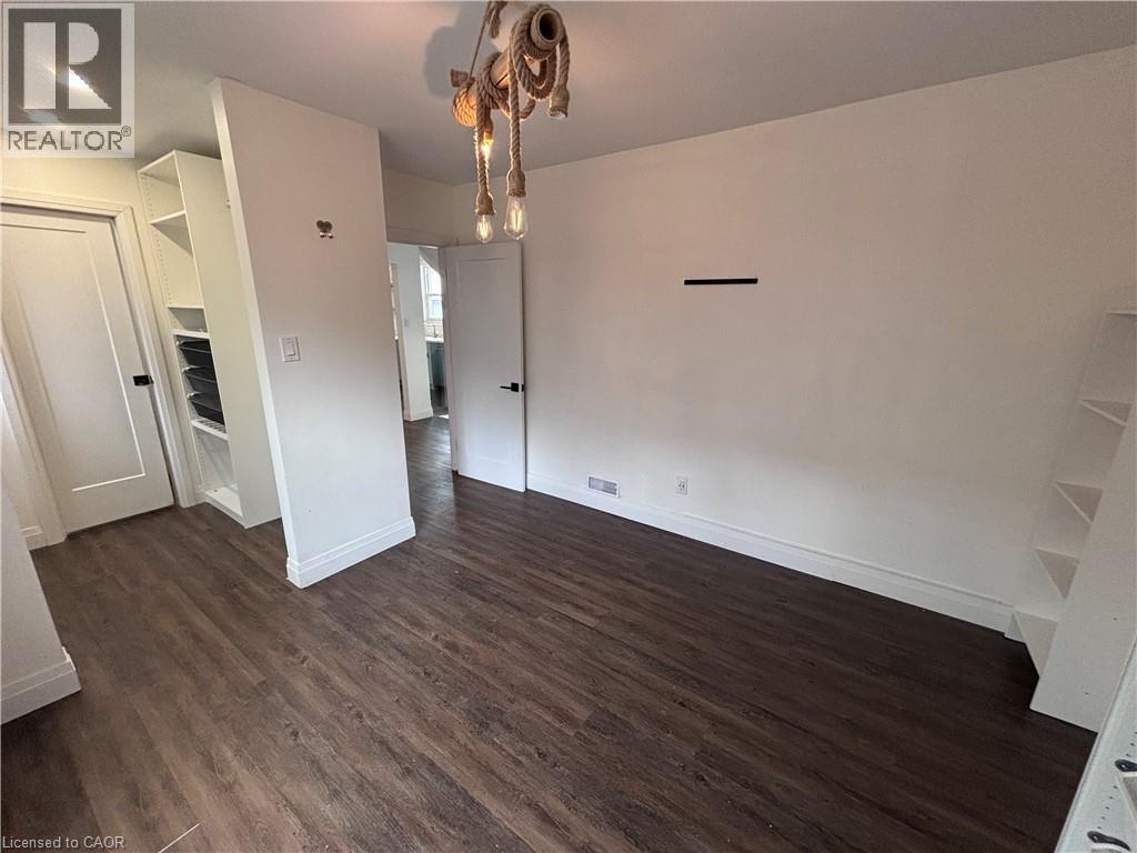 122 QUEENSDALE Avenue E - Image 6