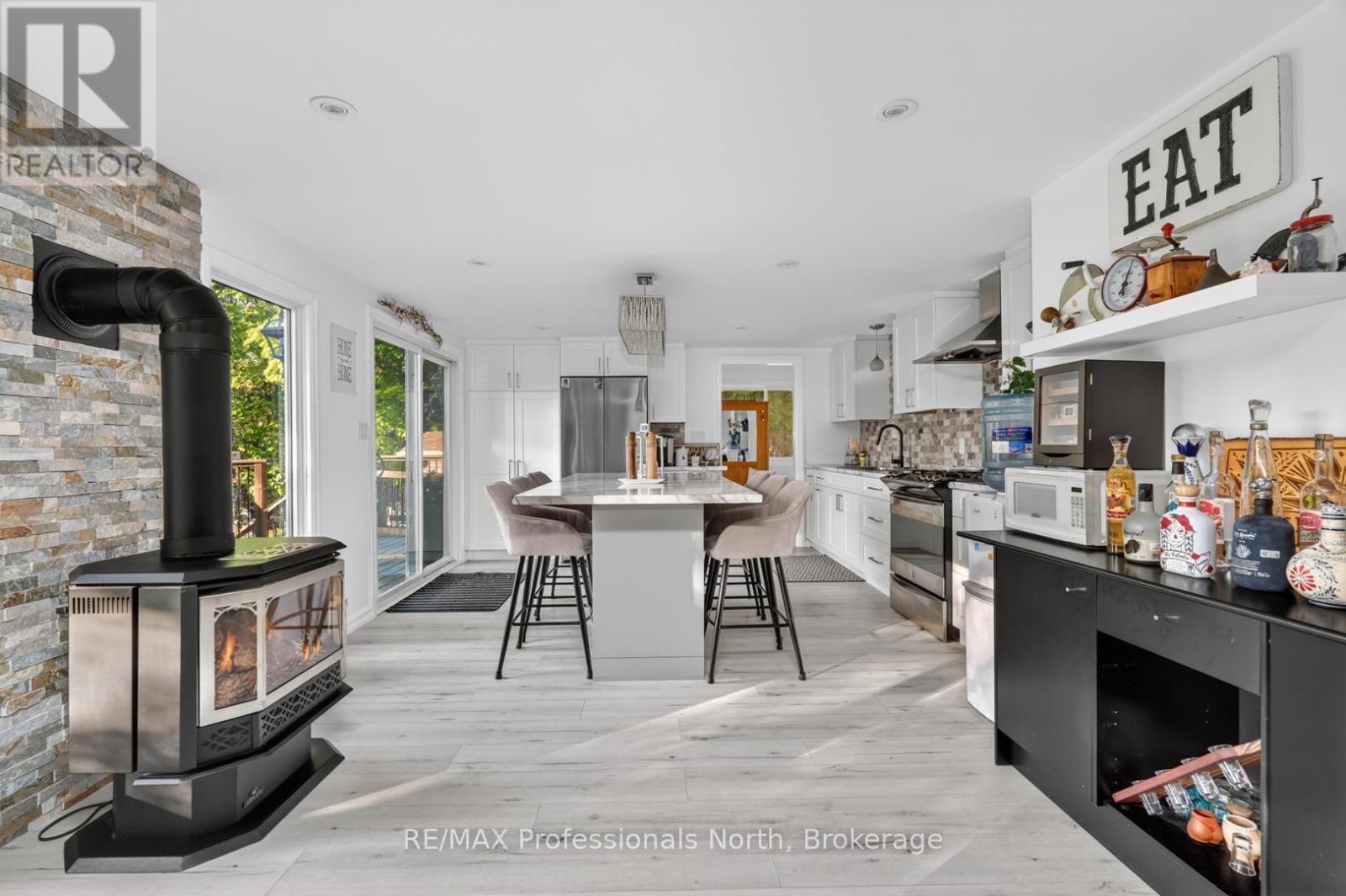 1086 PROVIDENCE DRIVE - 7