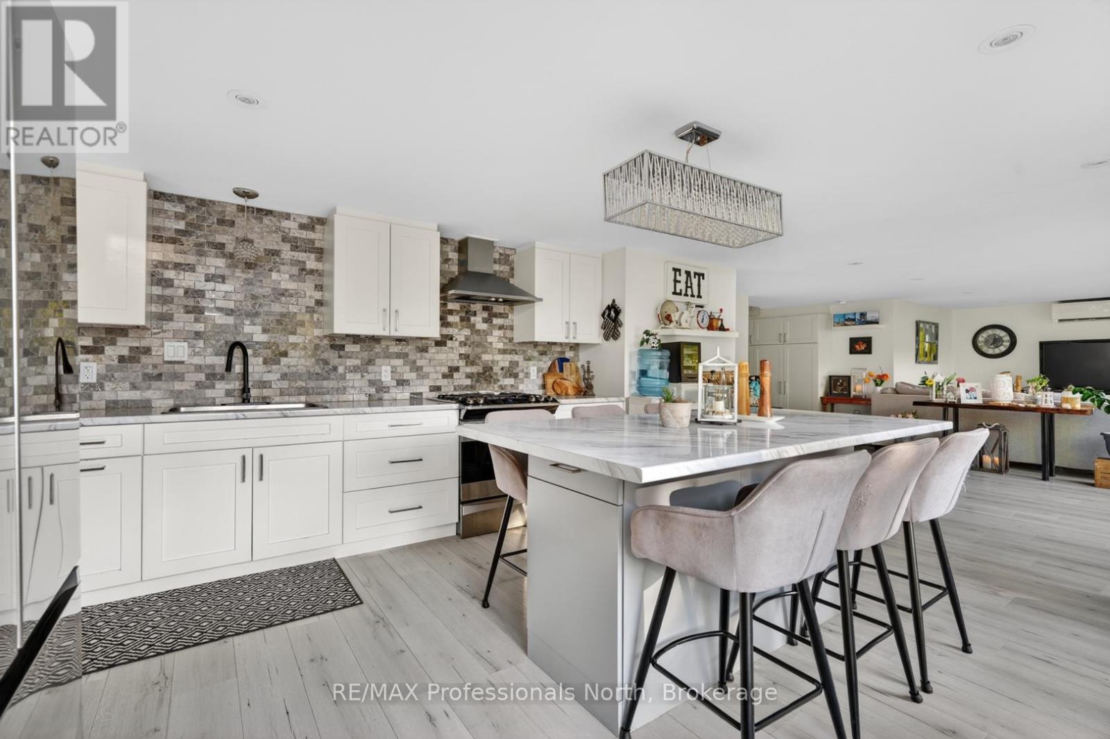 1086 PROVIDENCE DRIVE - 9