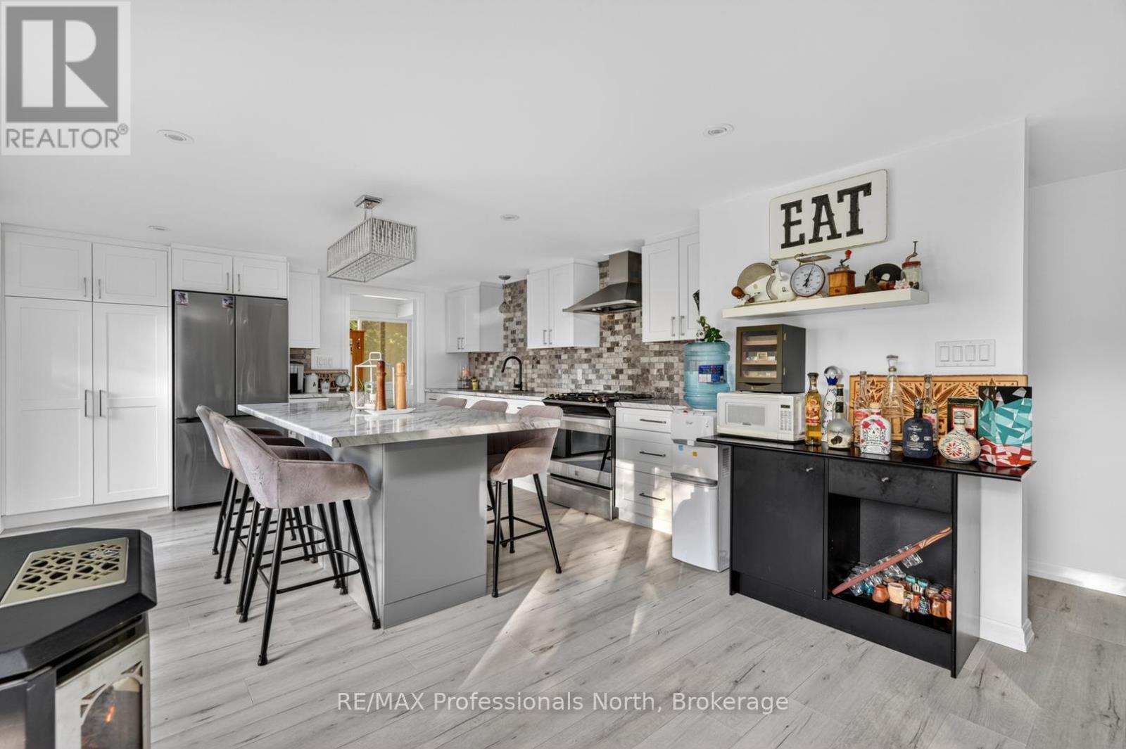 1086 PROVIDENCE DRIVE - 6