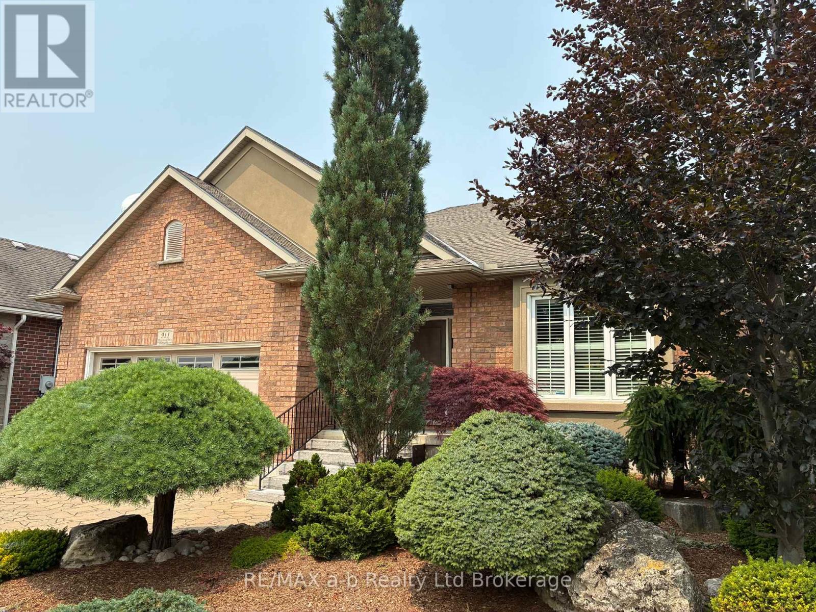 911 RIDGEWOOD DRIVE - 1