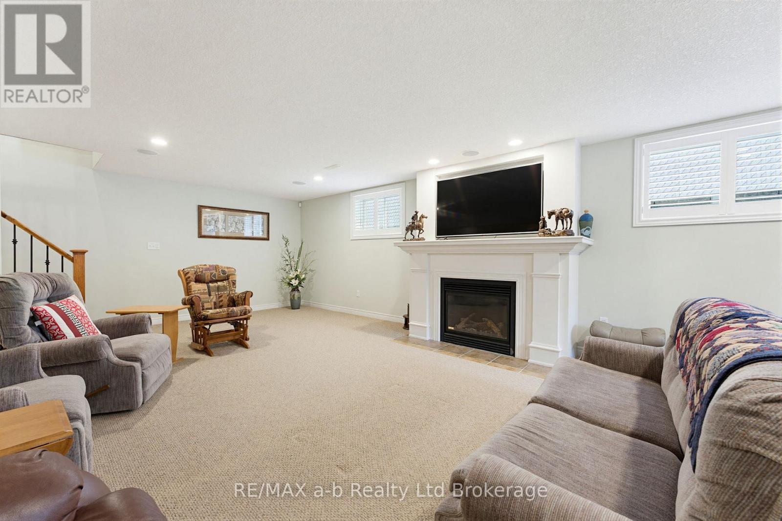 911 RIDGEWOOD DRIVE - 18