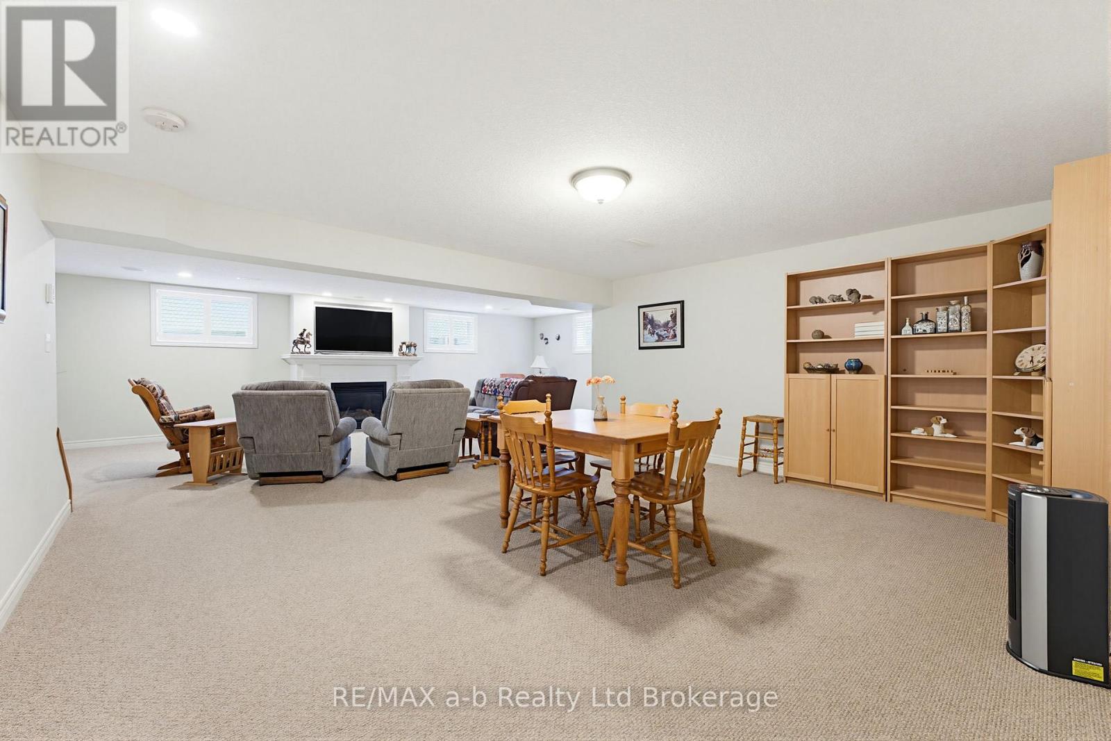 911 RIDGEWOOD DRIVE - 19