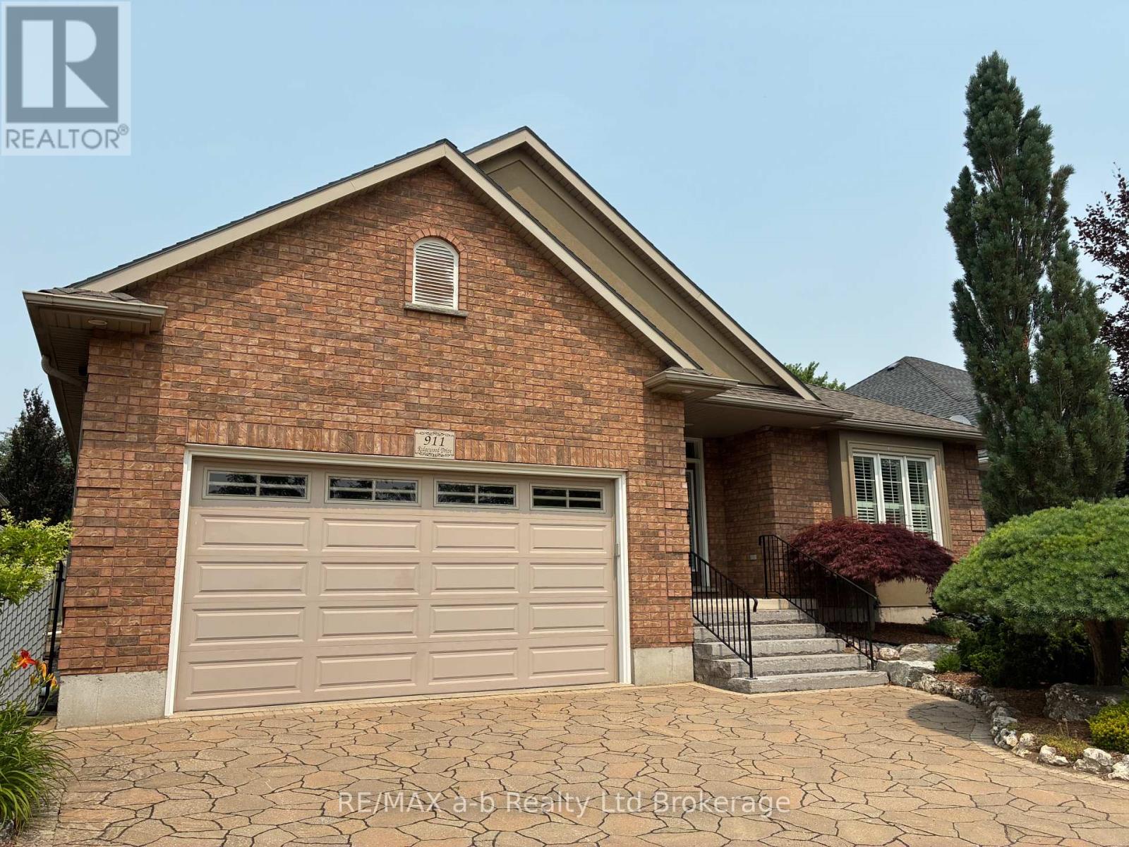 911 RIDGEWOOD DRIVE - 2