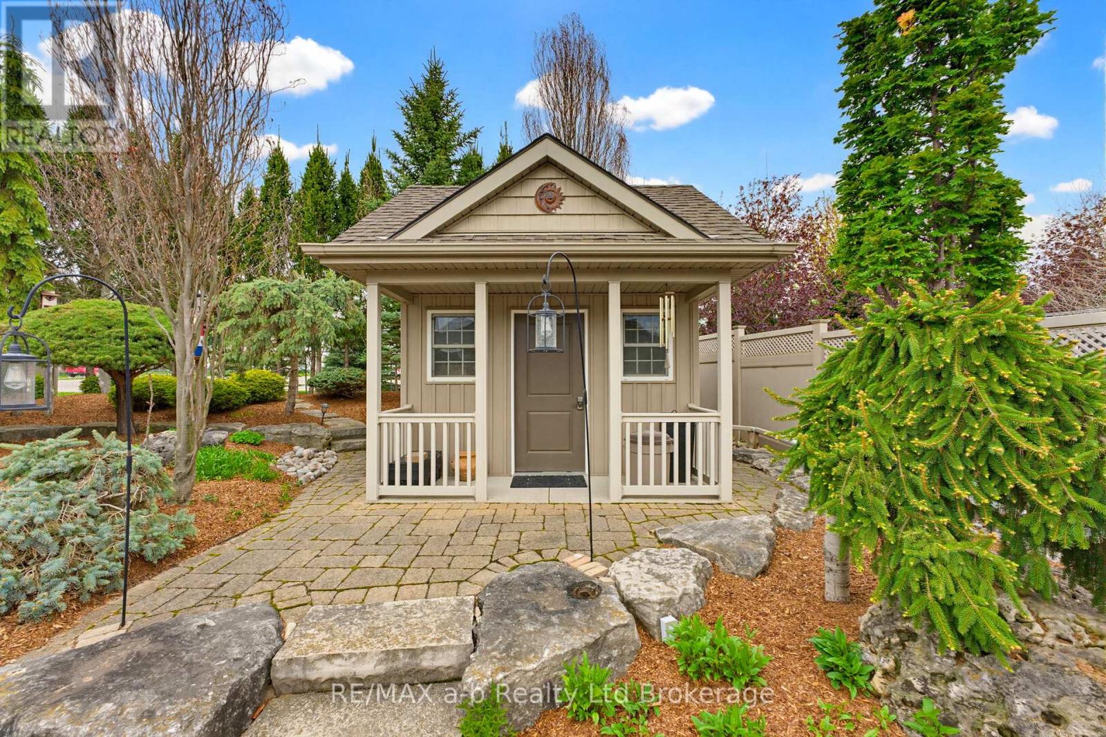 911 RIDGEWOOD DRIVE - 27