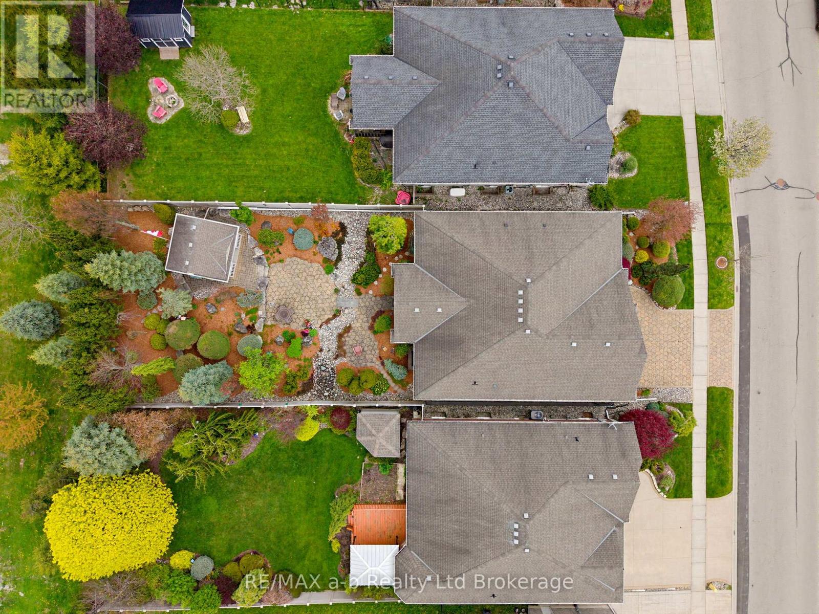 911 RIDGEWOOD DRIVE - 29