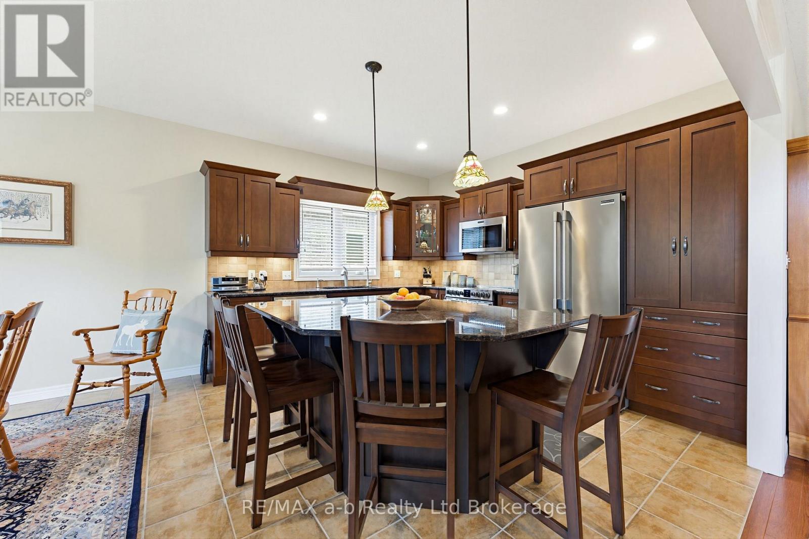 911 RIDGEWOOD DRIVE - 8