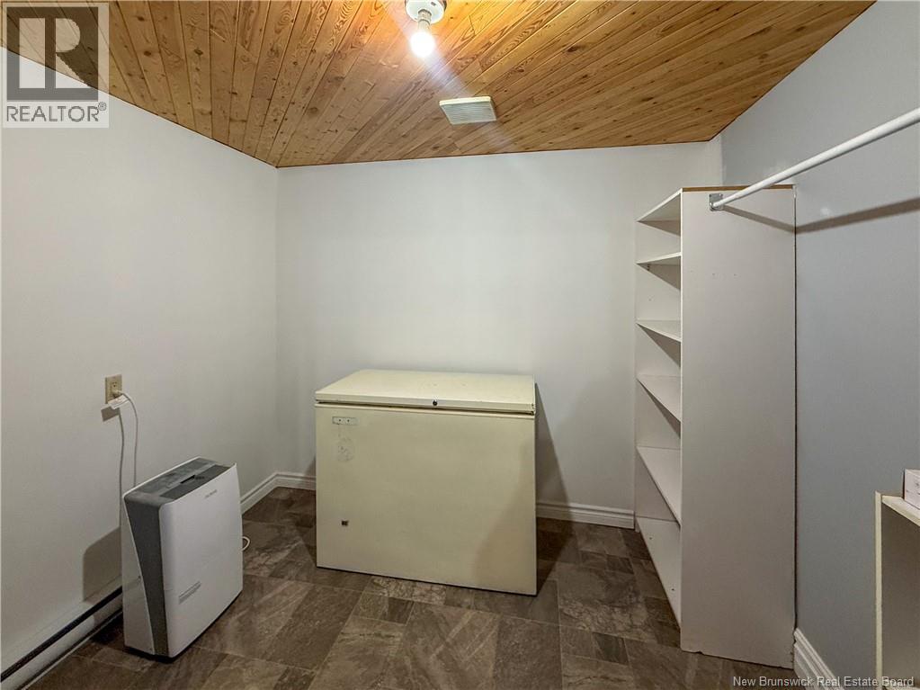 1295 Val d'Amour Road - Image 21